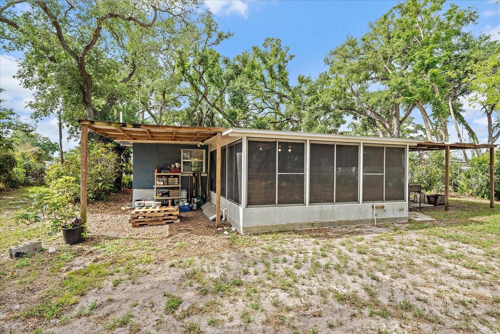 Back of property - lots of great storage! - 2503 53RD AVE W, BRADENTON