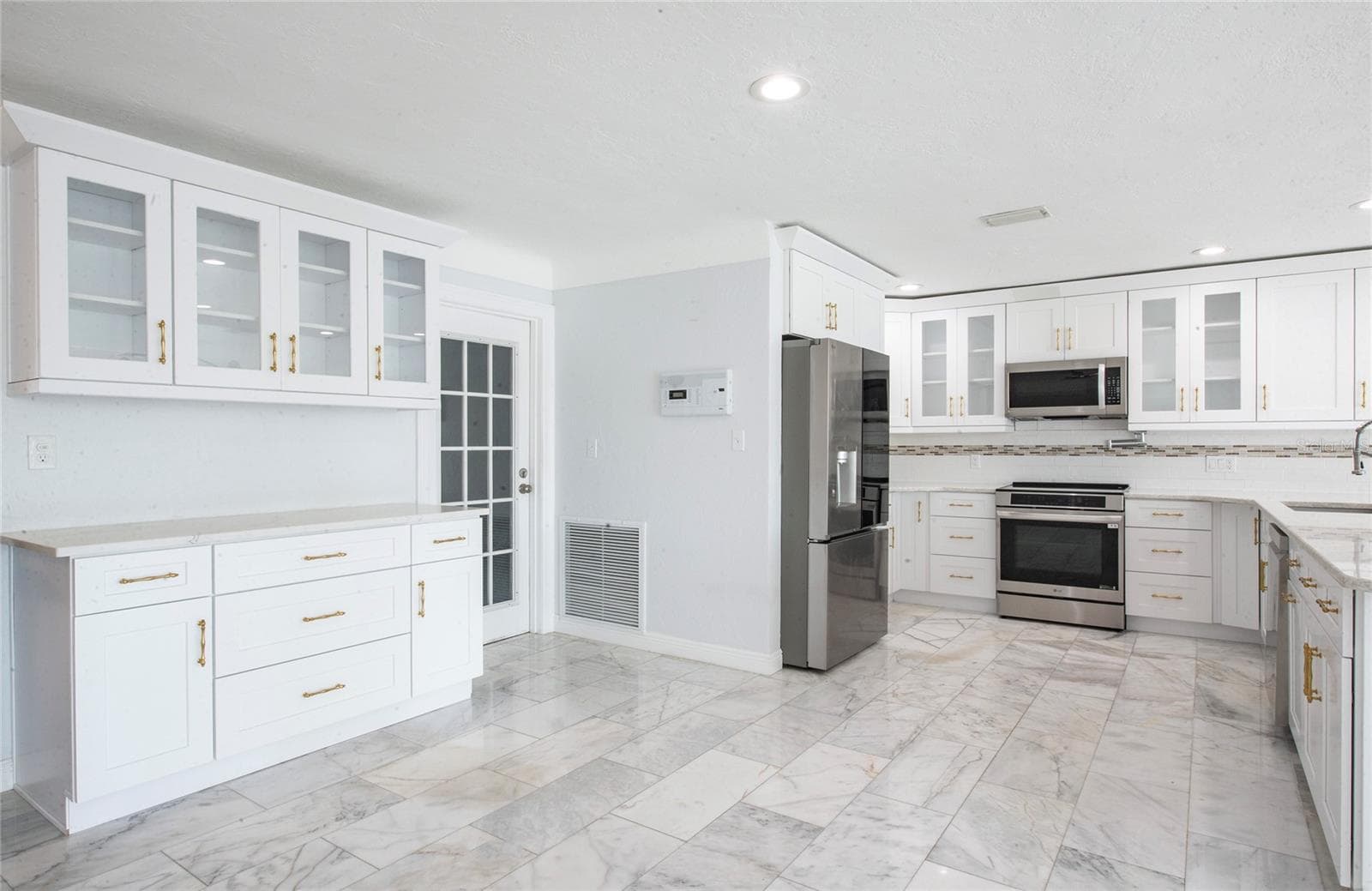 Single Family Residence at 551 CRYSTAL DR, MADEIRA BEACH, photo 23 of 46