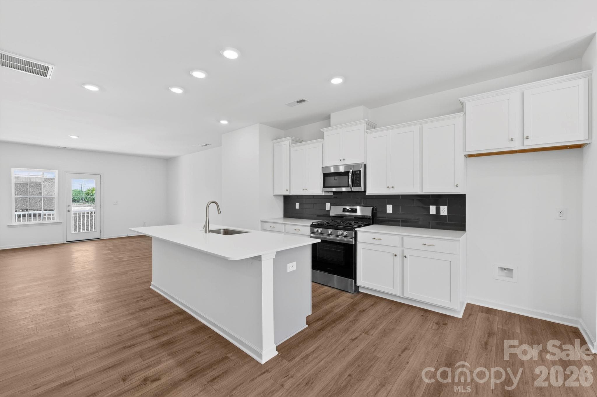 Open family room flows nicely into the kitchen - Mooresville