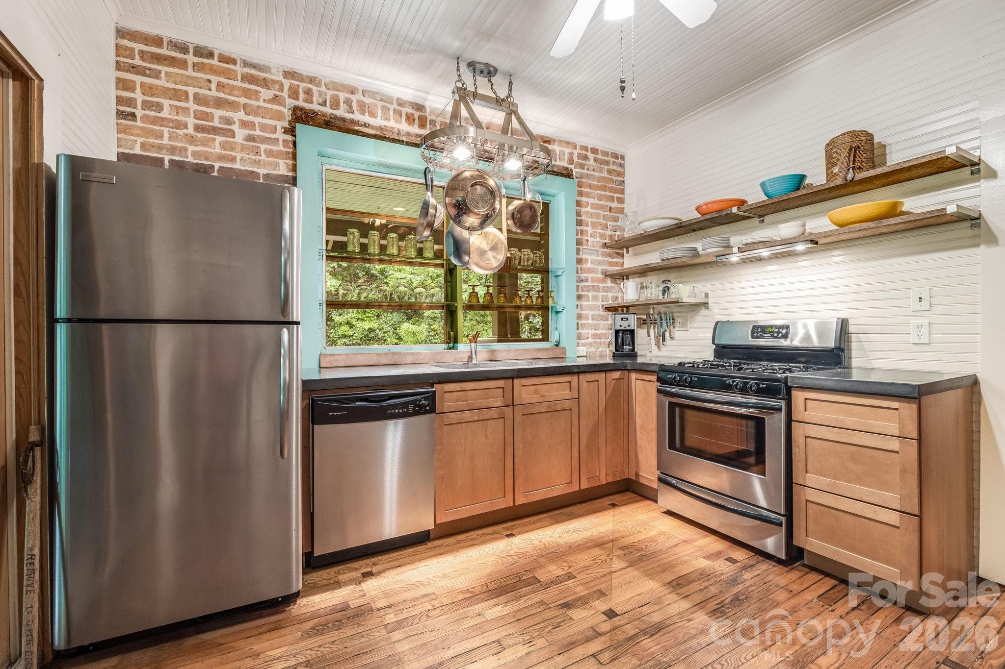 Single Family Residence at 257 Henderson Drive, Hot Springs, photo 12 of 48