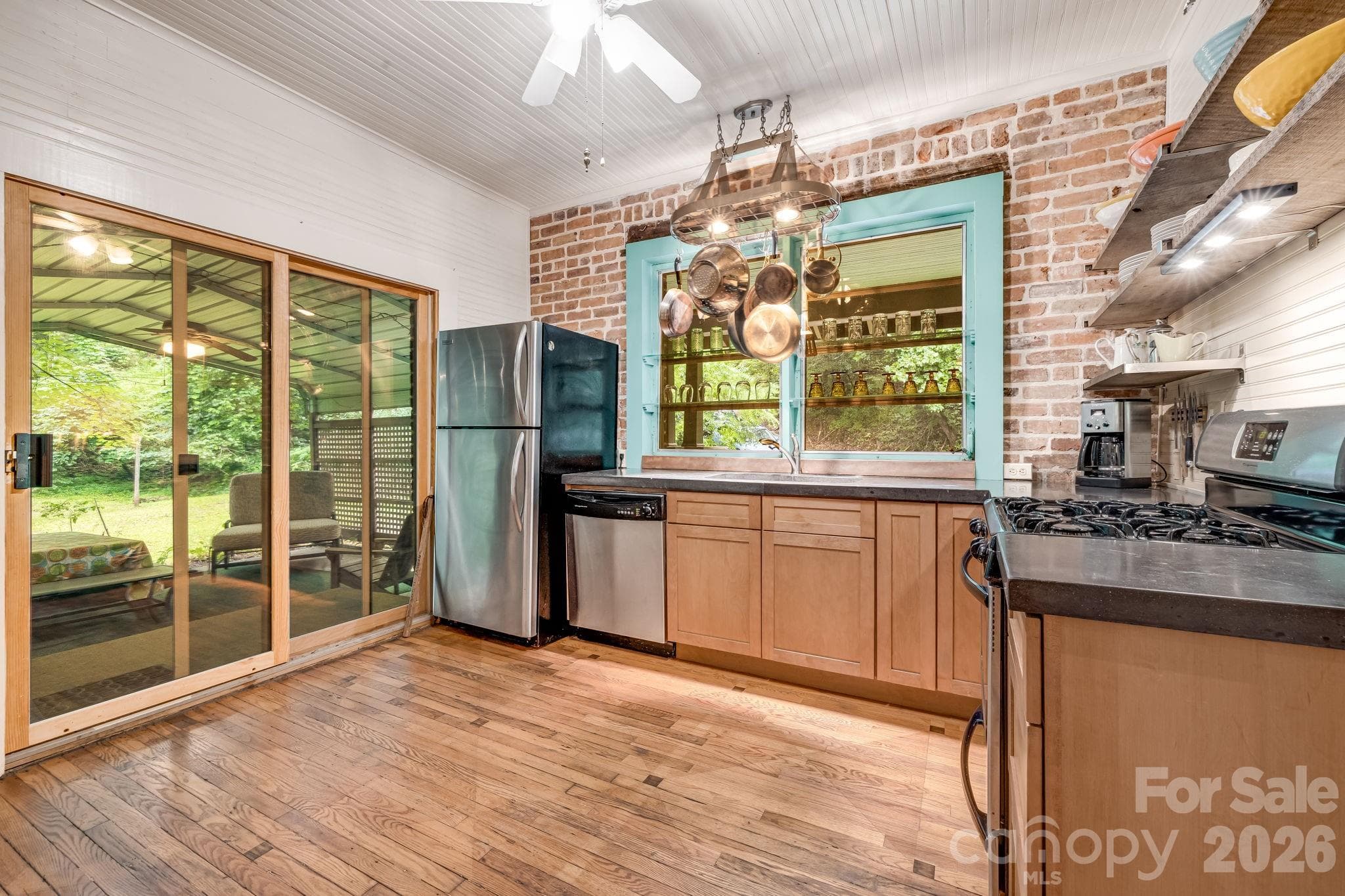 Single Family Residence at 257 Henderson Drive, Hot Springs, photo 13 of 48
