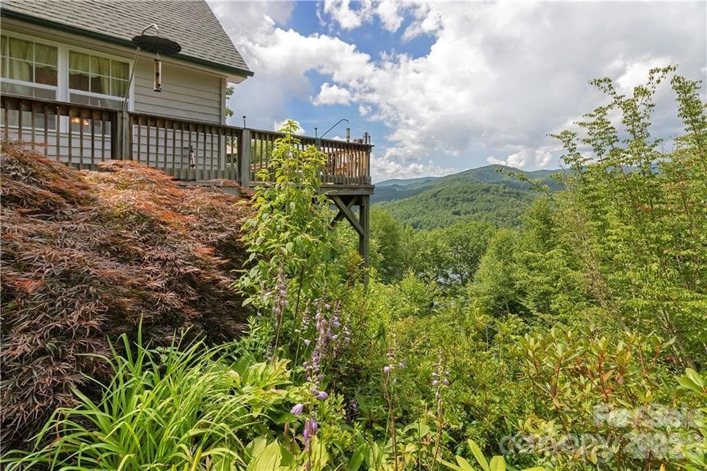 Large Deck Overlooking Wolf Lake - 612 Old Home Place Road, Tuckasegee
