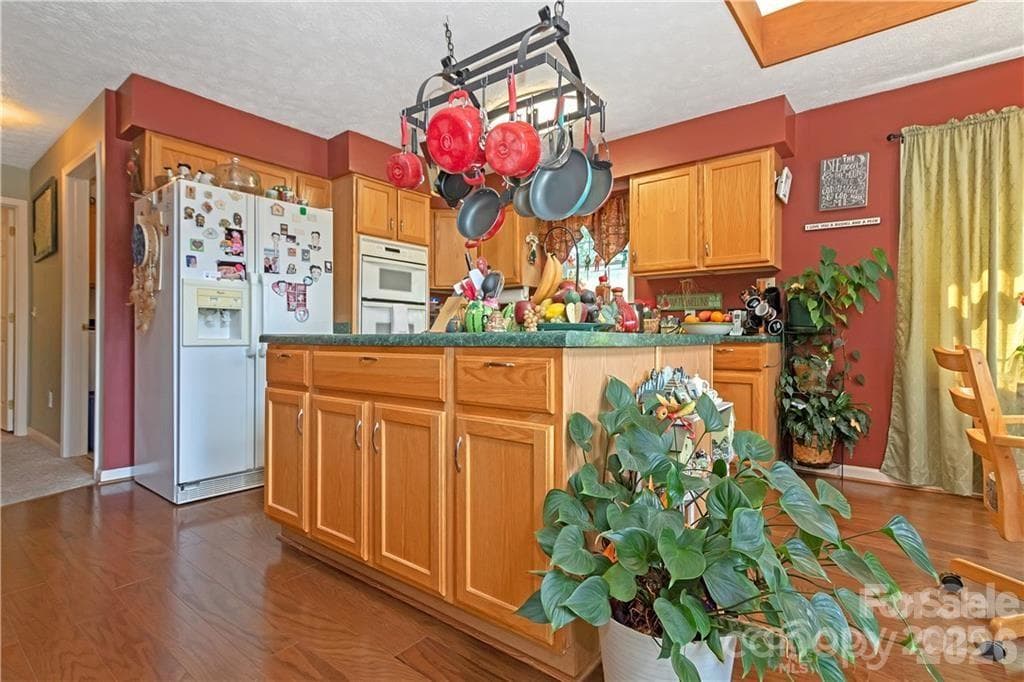 Kitchen - 612 Old Home Place Road, Tuckasegee