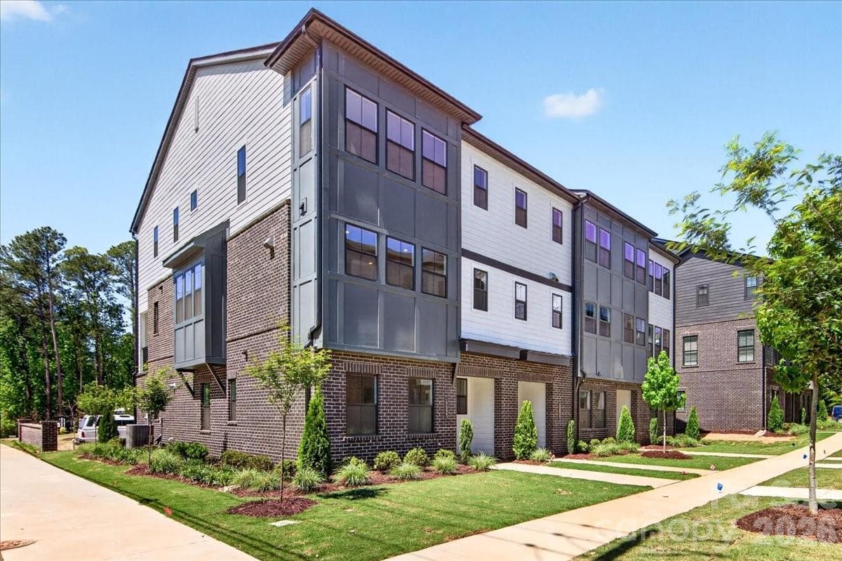 End unit low maintenance living in Ballantyne - 12023 Elsa Lane, Charlotte