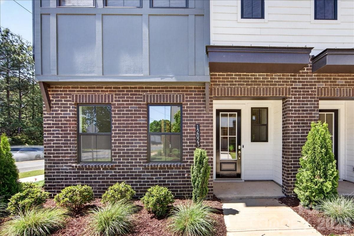 Covered front door - 12023 Elsa Lane, Charlotte