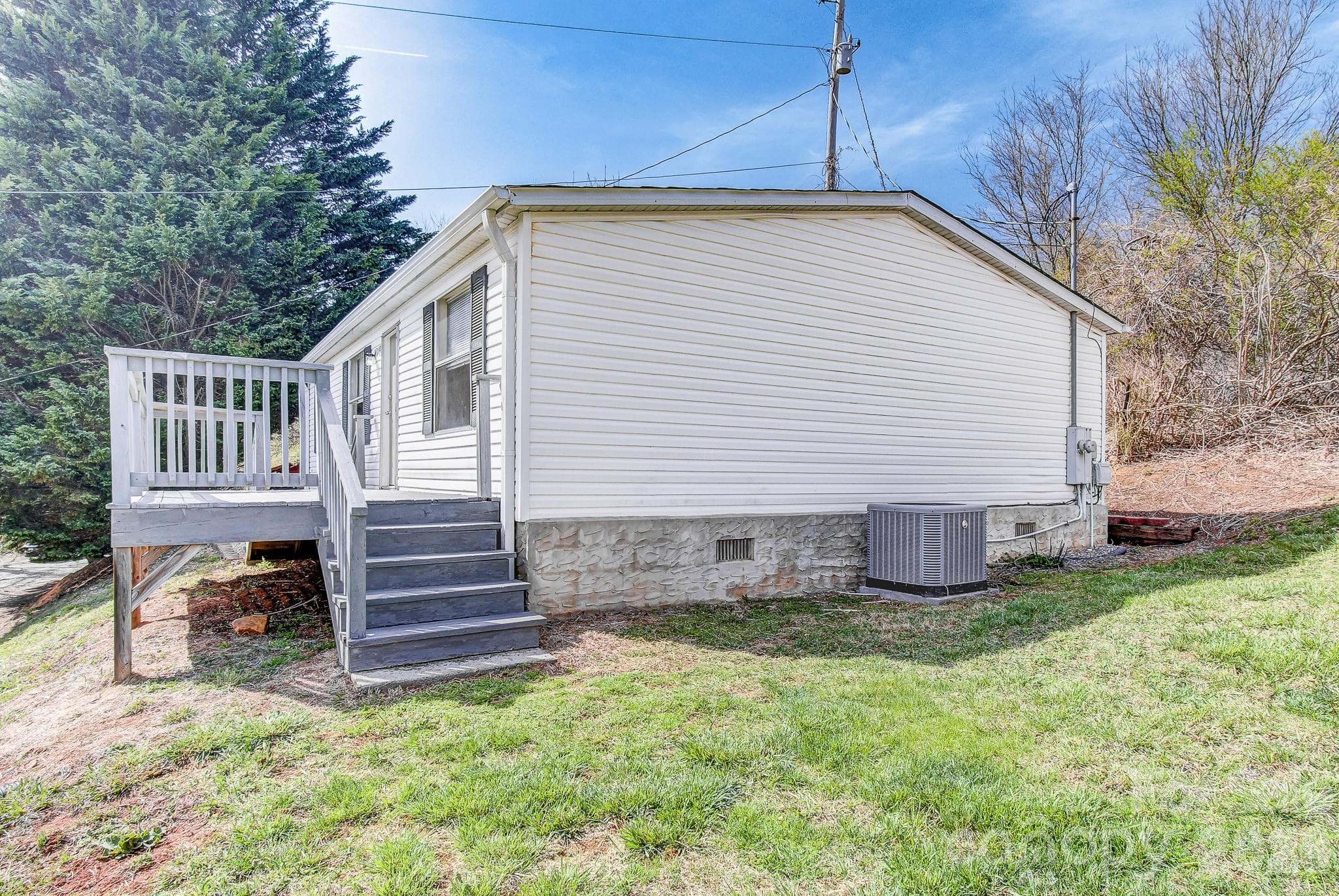 Single Family Residence at 10 Lands End Drive, Candler, photo 2 of 35