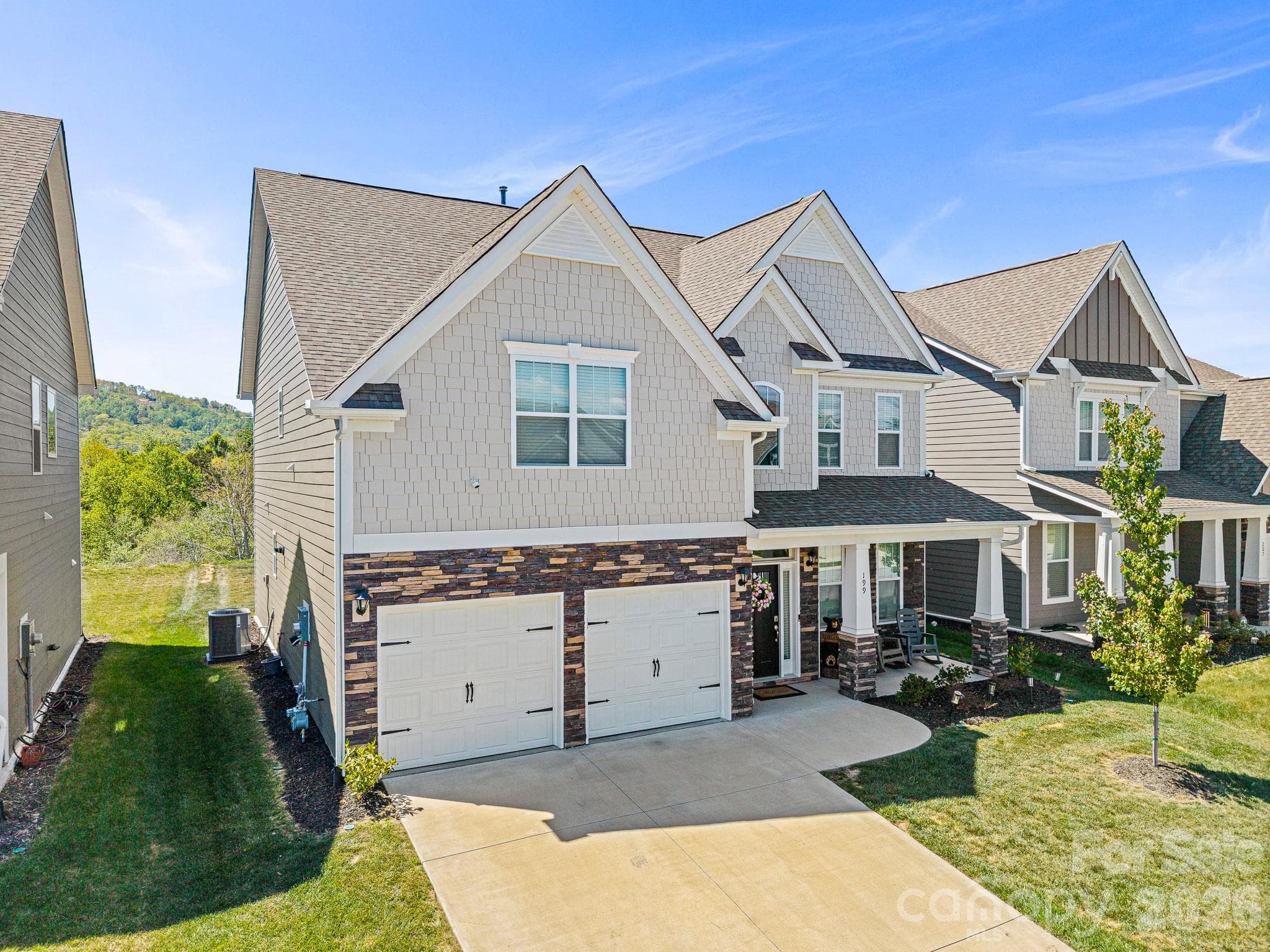 Single Family Residence at Hendersonville, photo 2 of 48