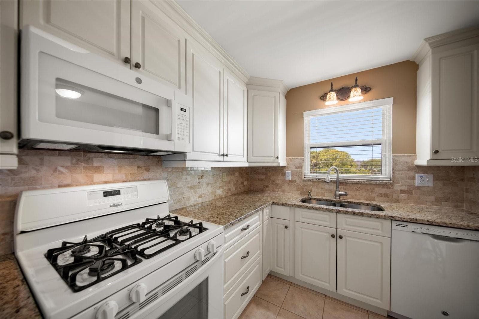 Light and bright - 5970 80TH ST N #411, ST PETERSBURG