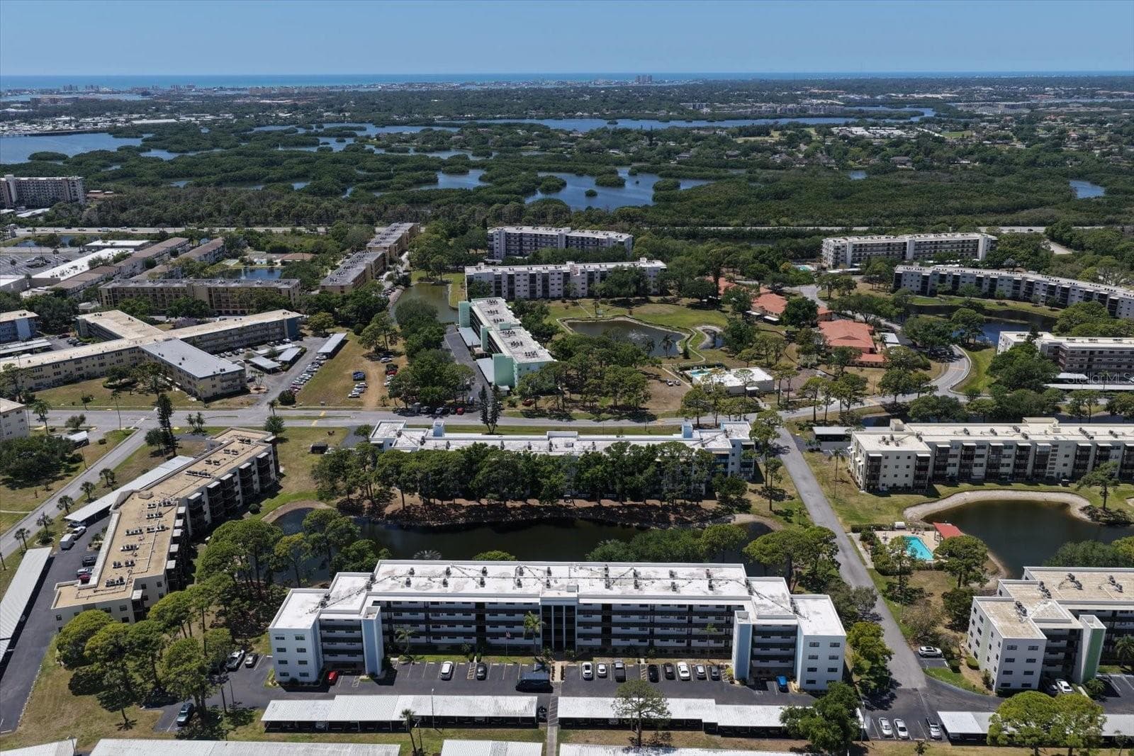 Minutes to the beach and fabulous sunsets - 5970 80TH ST N #411, ST PETERSBURG