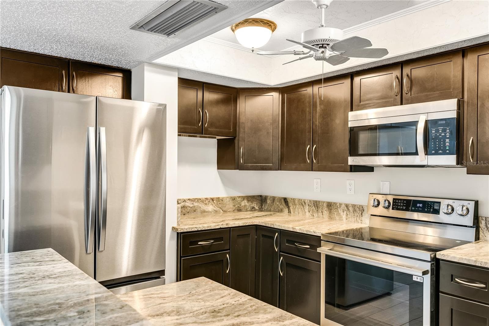 Condominium at 450 TREASURE ISLAND CSWY #104, TREASURE ISLAND, photo 9 of 36