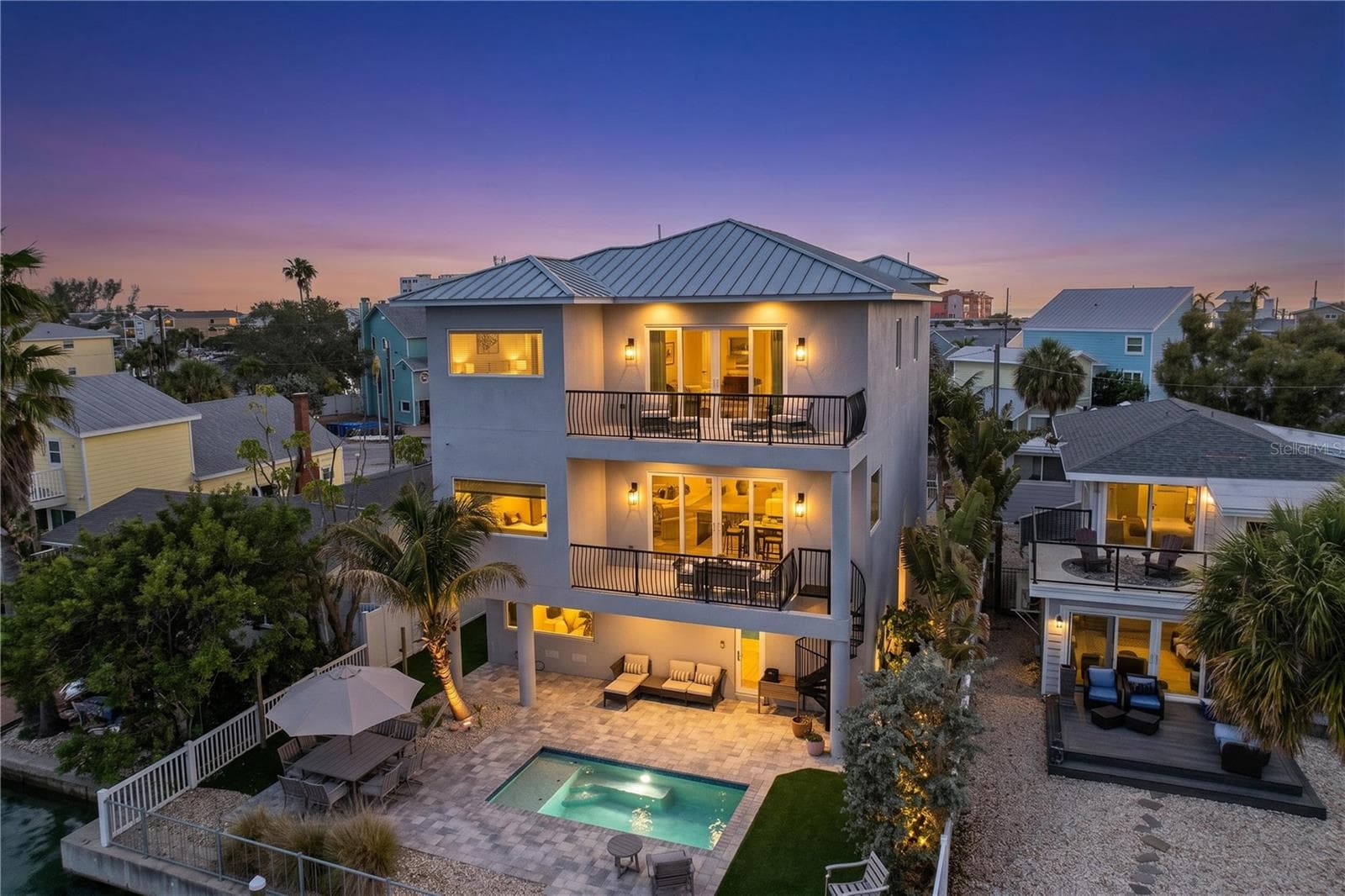 Single Family Residence at 306 BAY PLZ, TREASURE ISLAND, photo 4 of 75