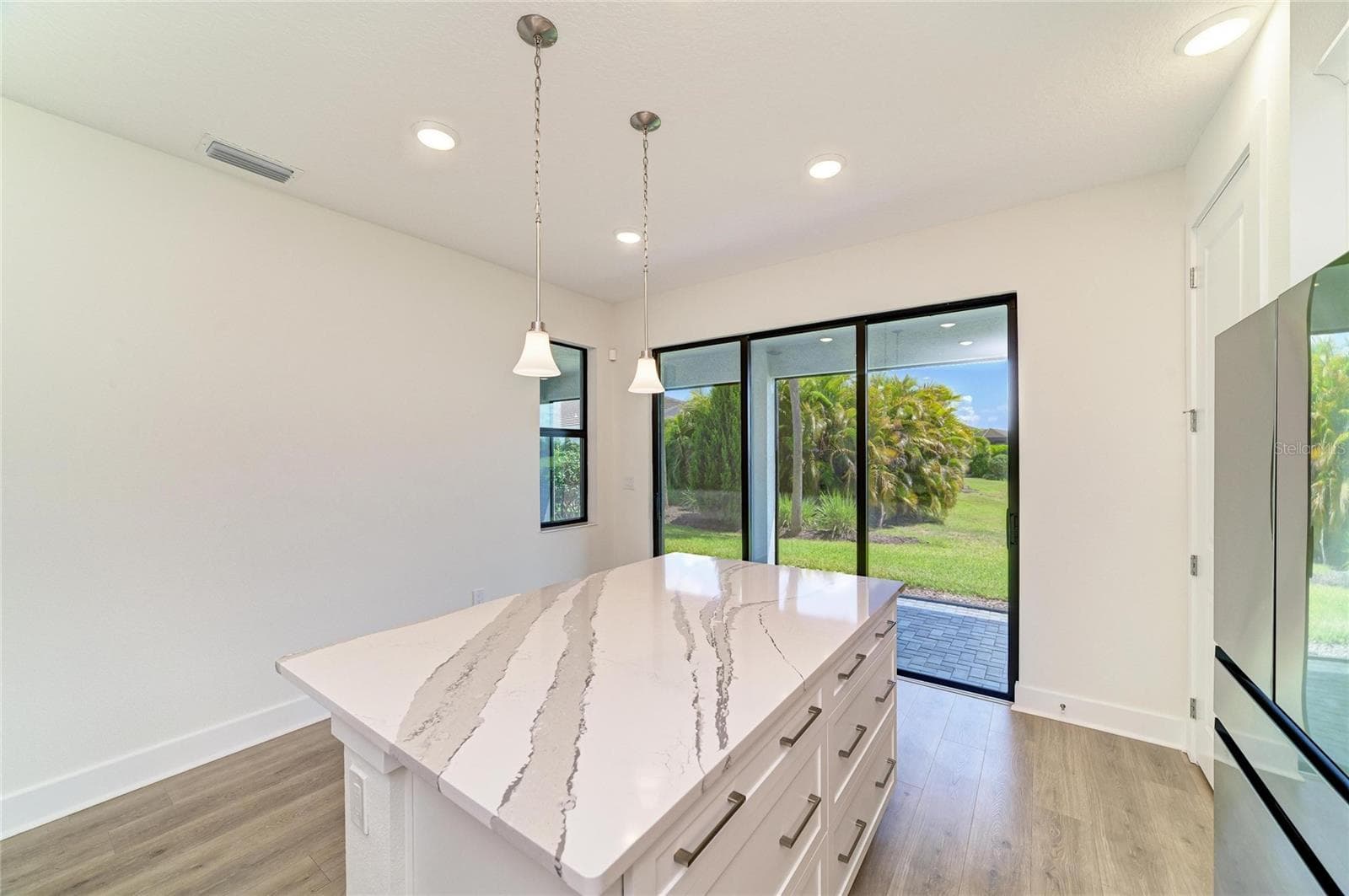Kitchen Island with upgraded draws - 5290 BARNETT CIR, BRADENTON