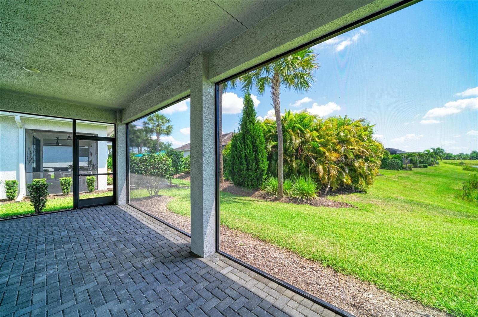 Screened Lania - 5290 BARNETT CIR, BRADENTON