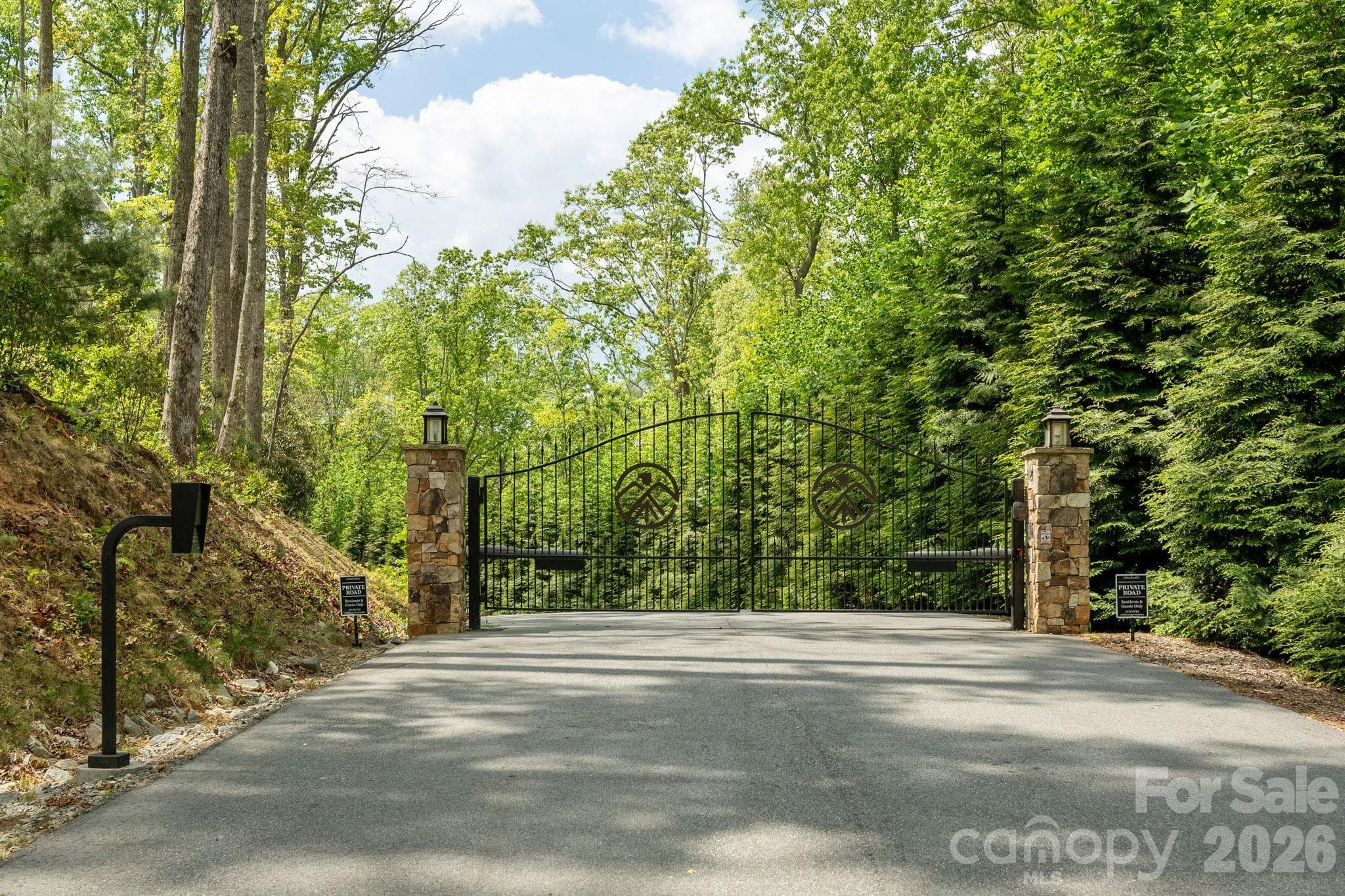 Gated community with privacy and natural beauty - Hendersonville