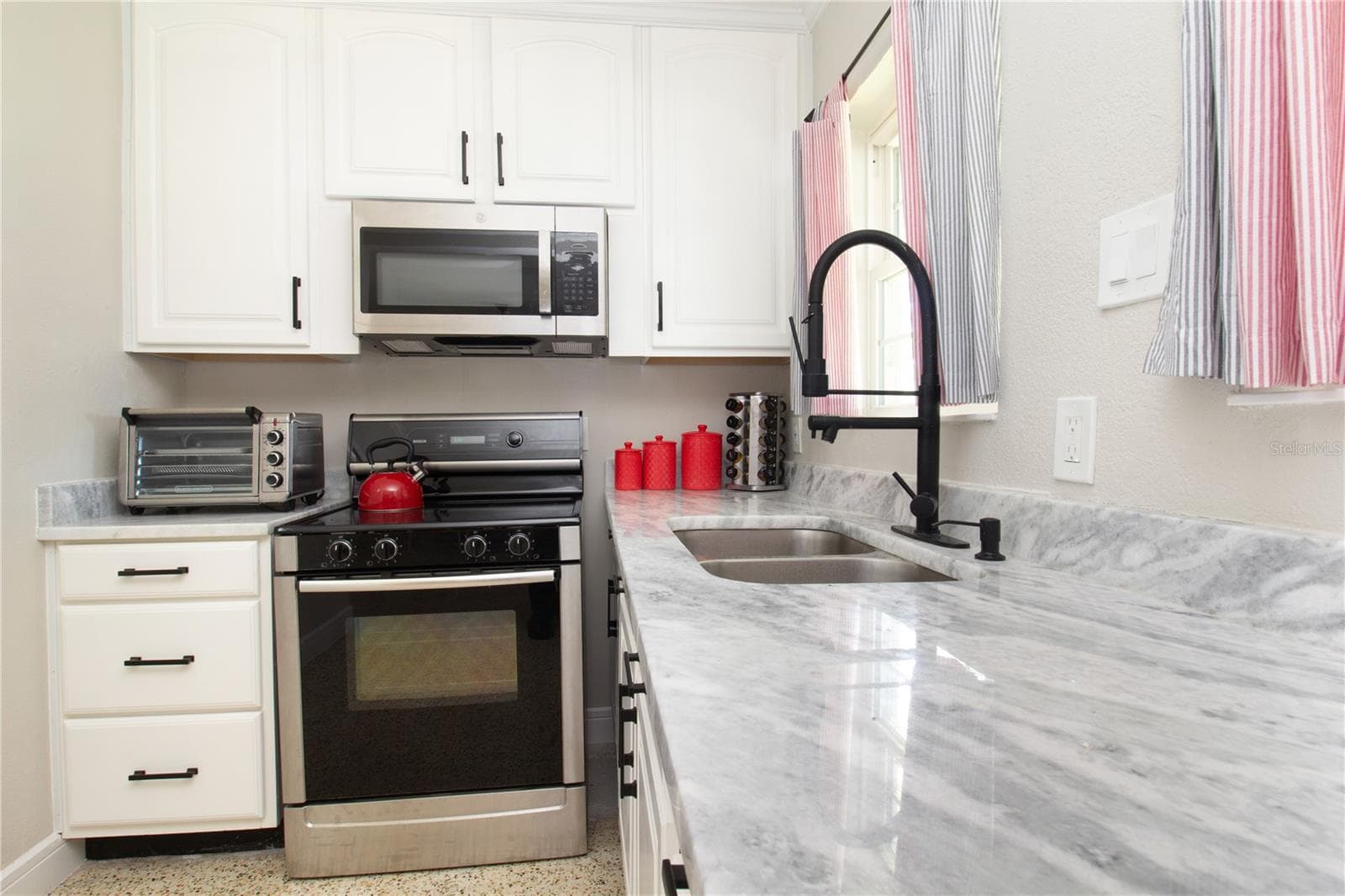 Single Family Residence at 7716 E COMANCHE AVE, TAMPA, photo 11 of 48