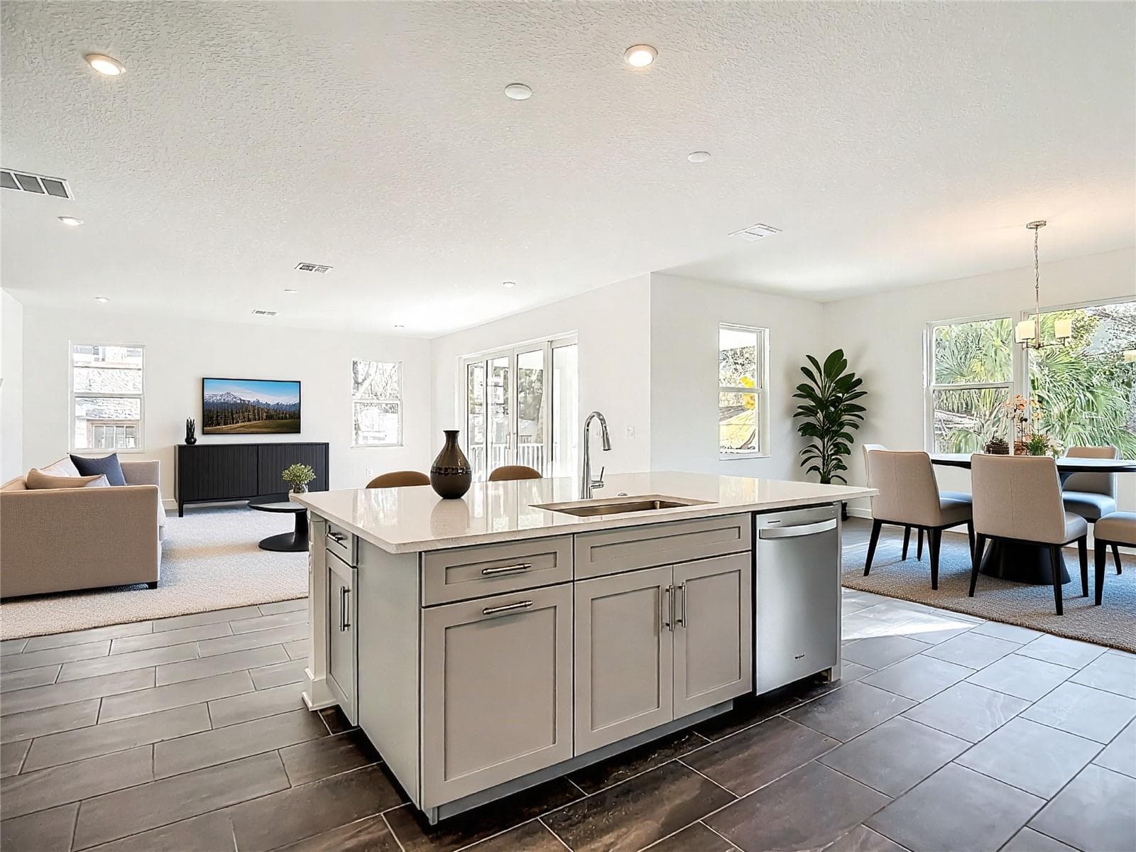 virtually staged - 410 S WEST SHORE BLVD, TAMPA
