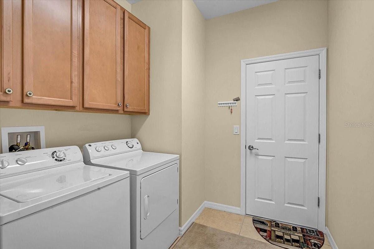 Single Family Residence at 9815 NOSTALGIA PL, ENGLEWOOD, photo 26 of 37