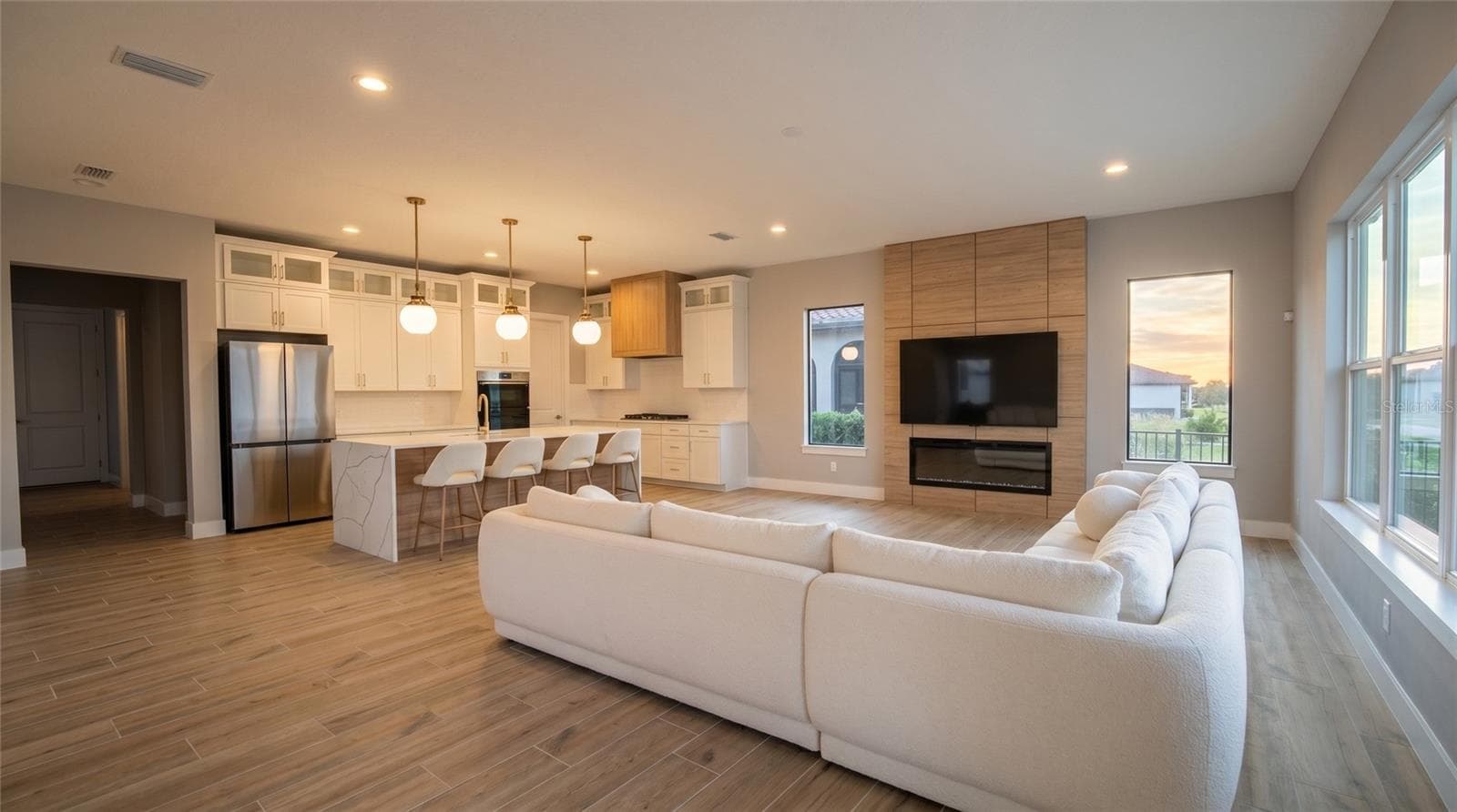 True Picture - 16046 VETTA DR, BELLA COLLINA