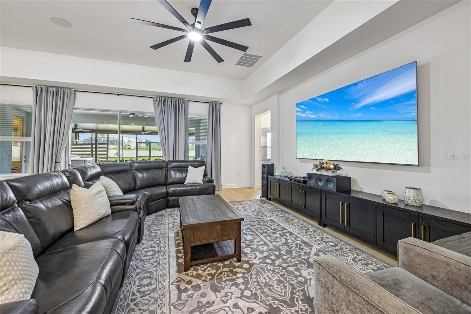 Oversized sliding glass doors deliver the ultimate indoor/outdoor living and entertaining. - 6100 SIERRA CROWN ST, MOUNT DORA