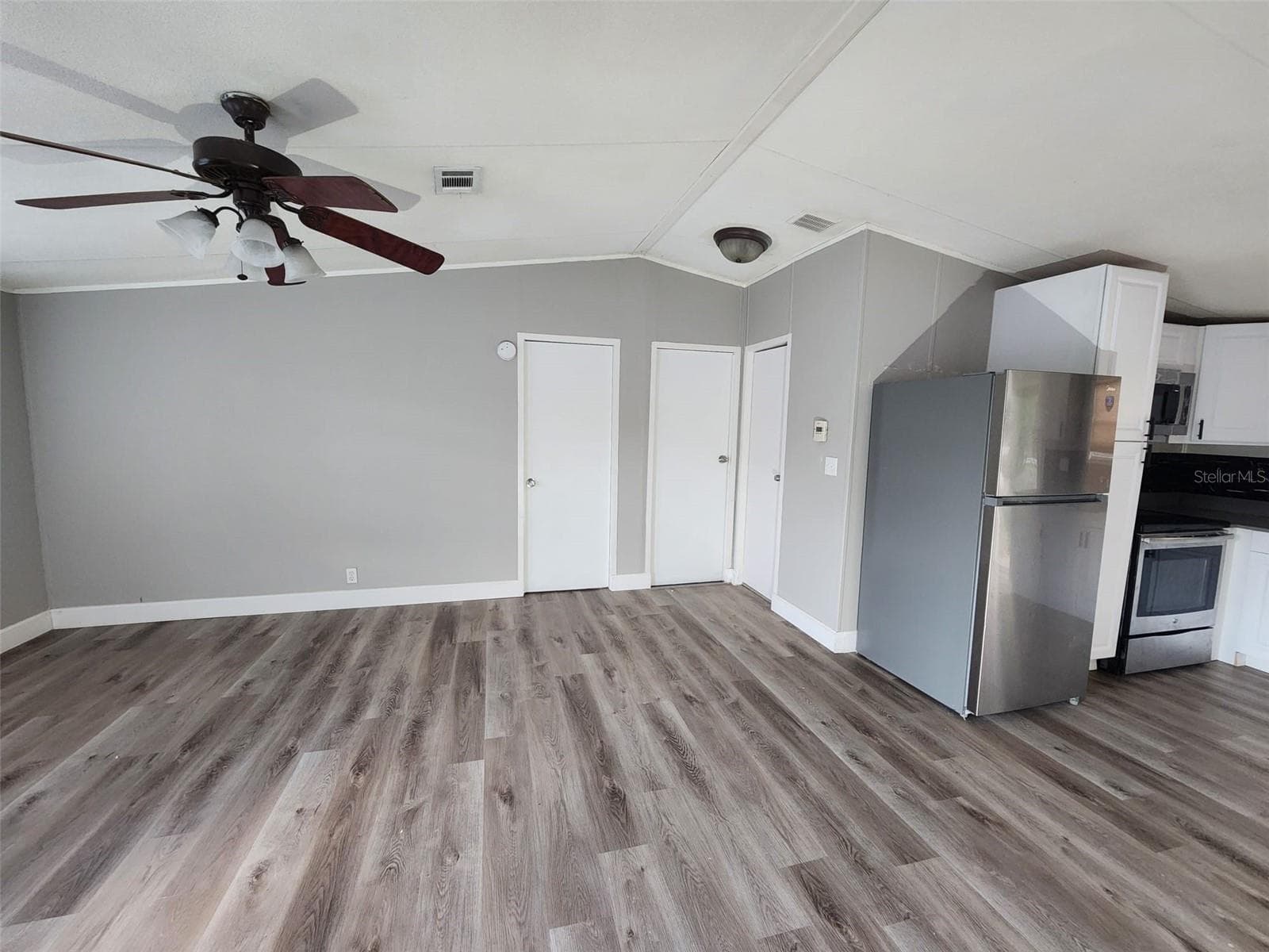 Manufactured Home at 9514 11TH AVE, ORLANDO, photo 3 of 20