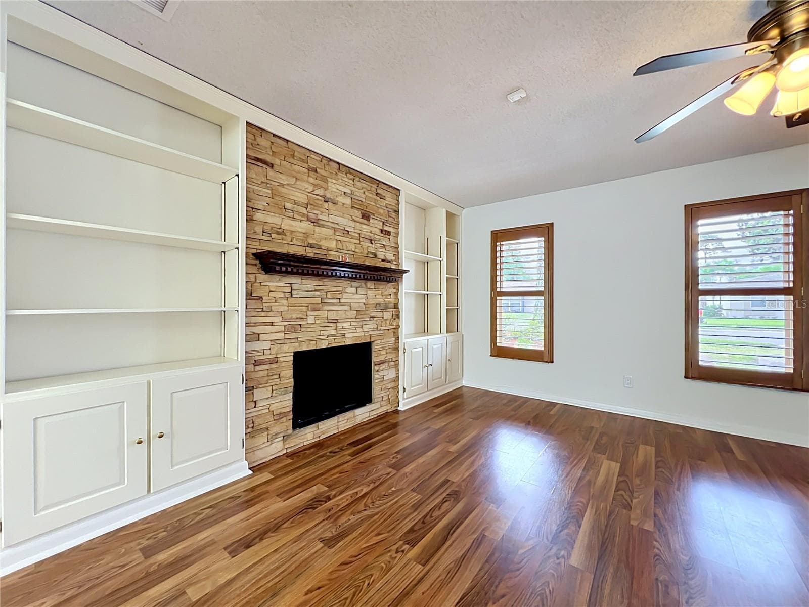 Cozy fireplace surrounded by stone - 105 CEDAR OAK TRL, LONGWOOD