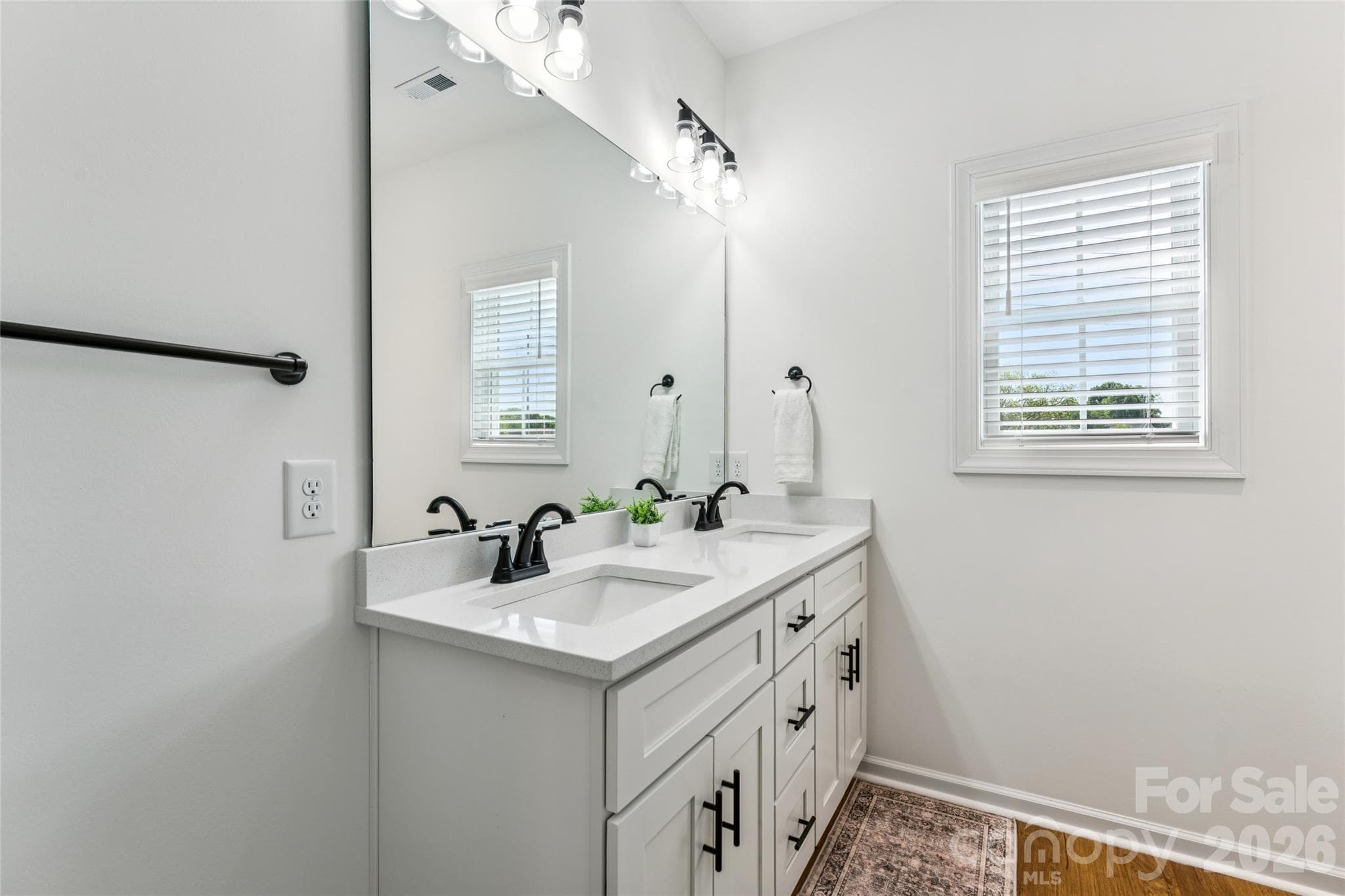 Bathroom 2 that services bedrooms 2 and 3 - 5820 Pittmon Lane, Kannapolis