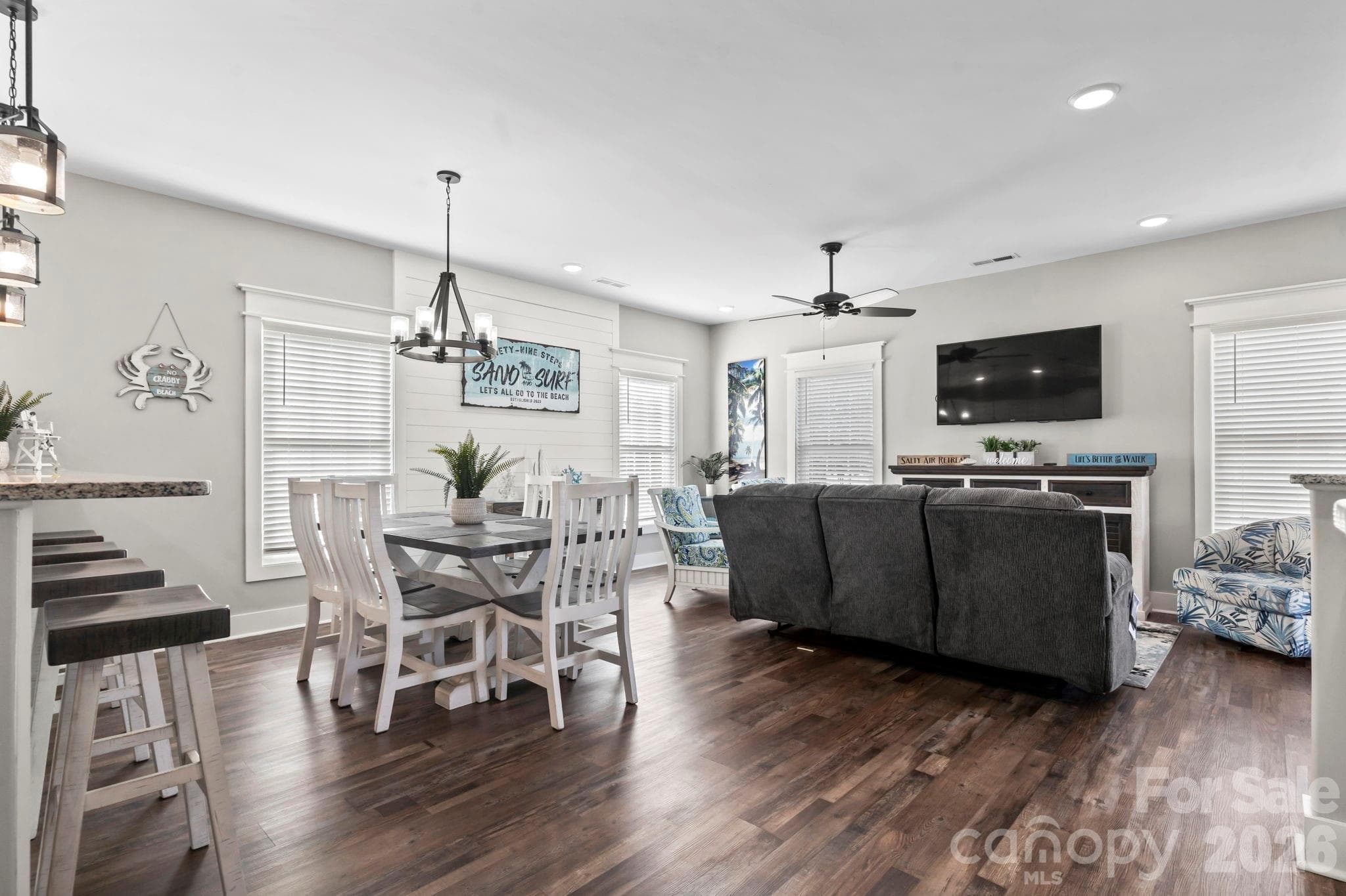 Single Family Residence at 119 Sunset Drive, Garden City, photo 13 of 44