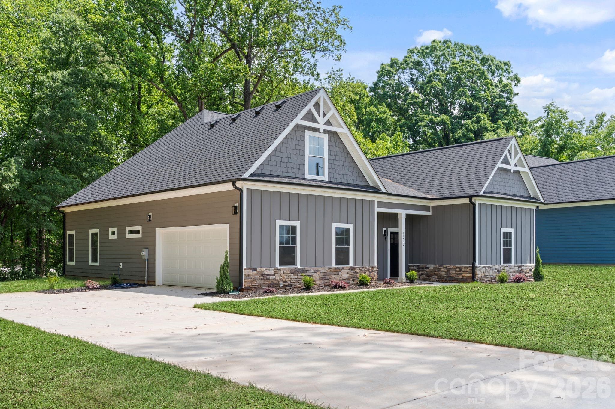 Single Family Residence at 11932 Crabapple Lane, Huntersville, photo 2 of 40