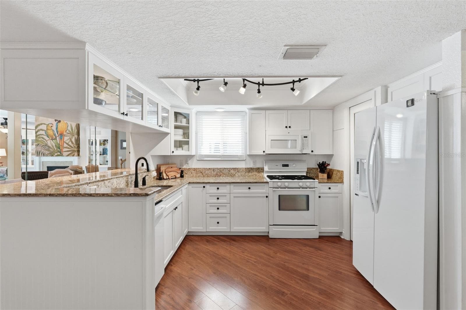 Updated Kitchen with GAS STOVE - 14837 SEMINOLE TRL, SEMINOLE