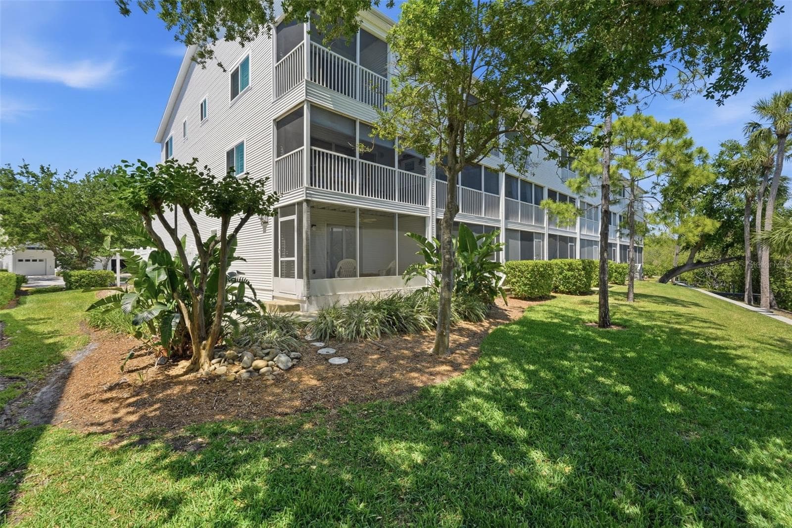 Tranquil Green space behind the townhome. - 14837 SEMINOLE TRL, SEMINOLE