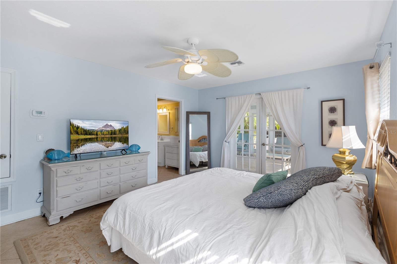 PRIMARY MECHANICAL KING BED 2 REMOTES - 7860 HOLIDAY DR, SARASOTA