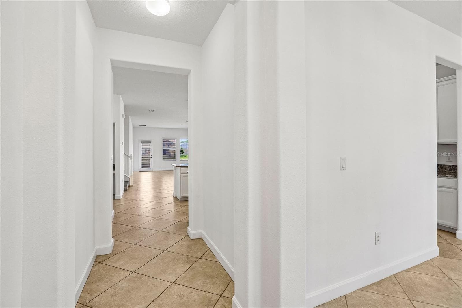 Single Family Residence at 19417 PADDOCK VIEW DR, TAMPA, photo 5 of 55