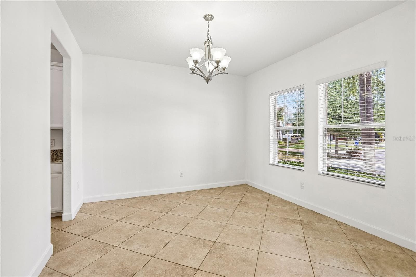 Single Family Residence at 19417 PADDOCK VIEW DR, TAMPA, photo 6 of 55