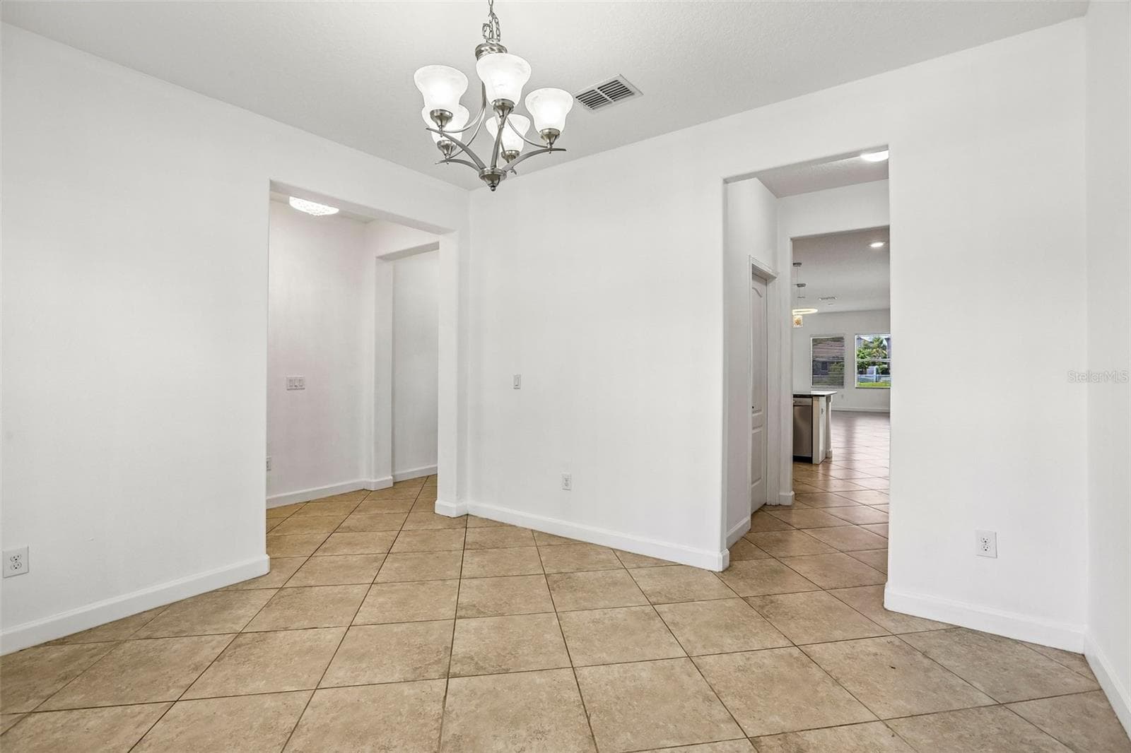Single Family Residence at 19417 PADDOCK VIEW DR, TAMPA, photo 7 of 55