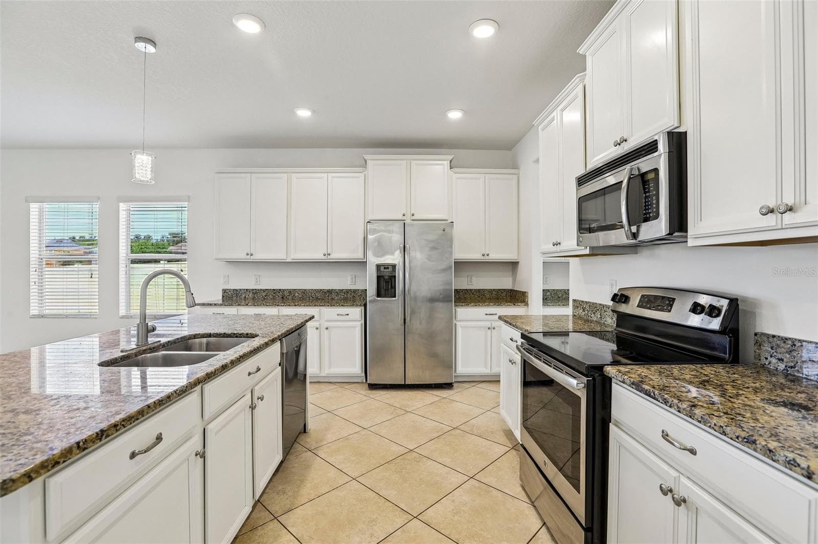 Single Family Residence at 19417 PADDOCK VIEW DR, TAMPA, photo 11 of 55