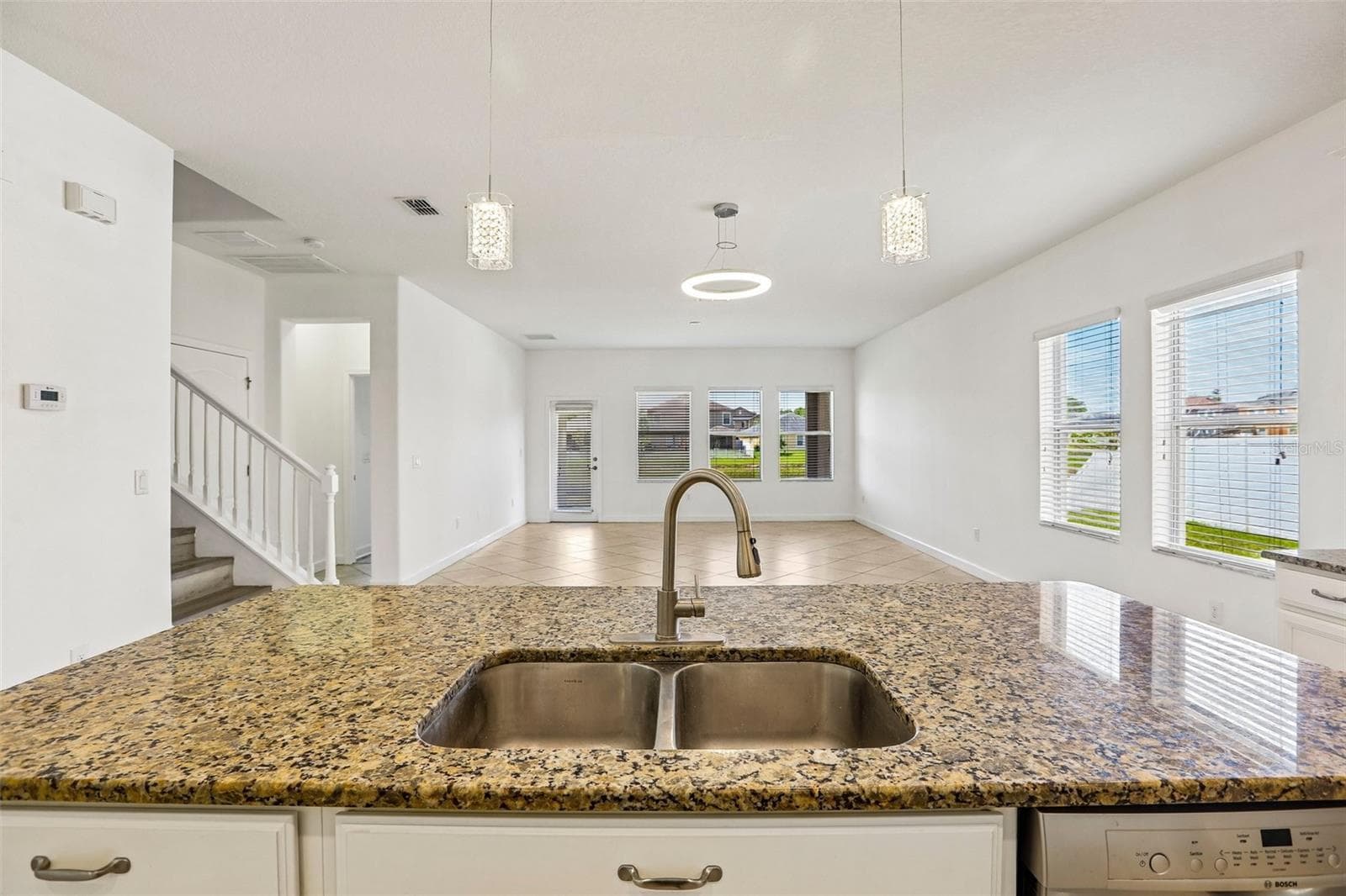 Single Family Residence at 19417 PADDOCK VIEW DR, TAMPA, photo 12 of 55