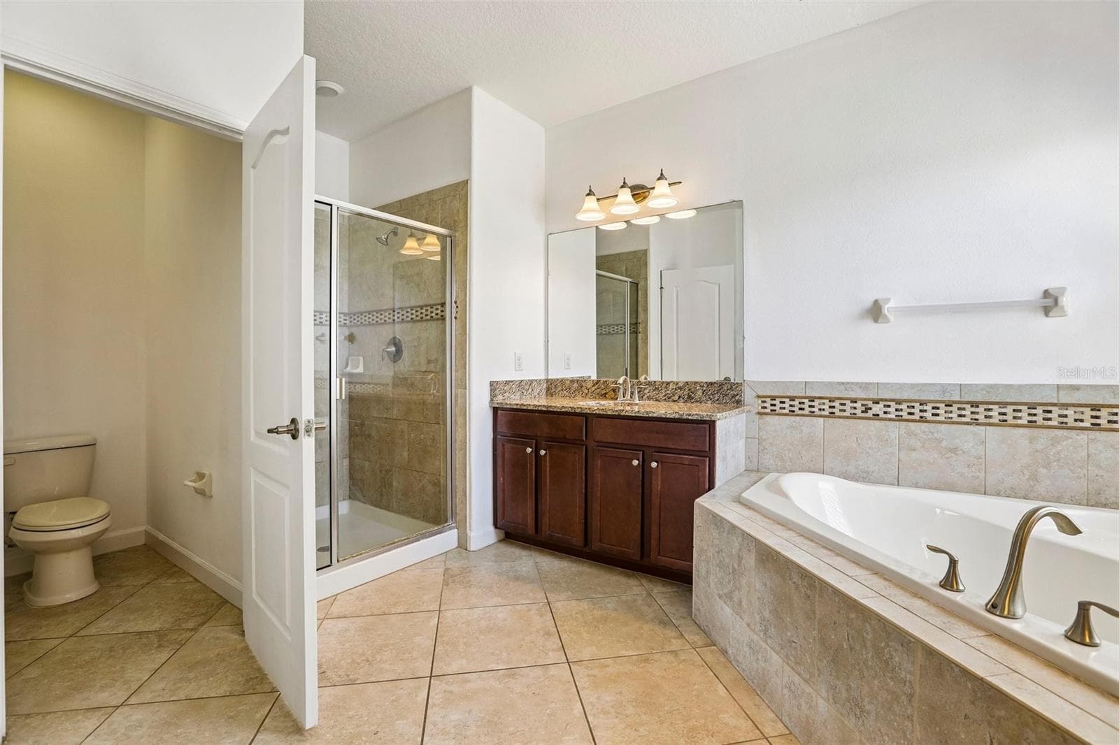 Single Family Residence at 19417 PADDOCK VIEW DR, TAMPA, photo 20 of 55