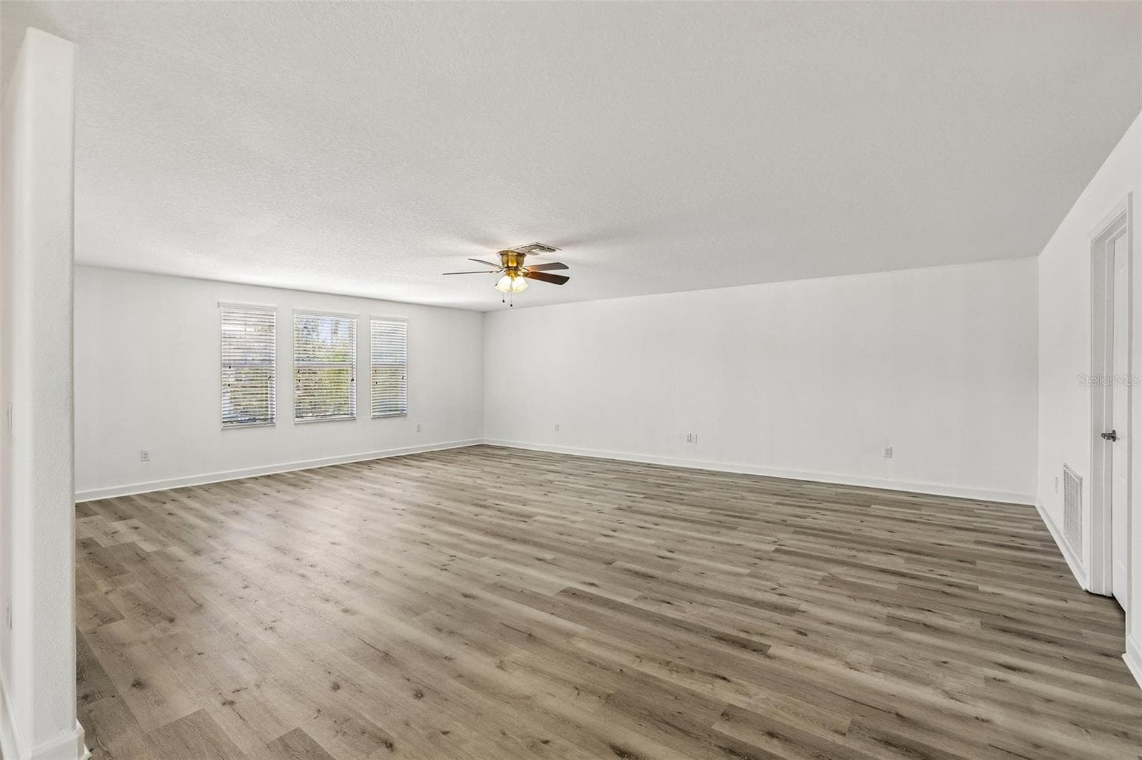 second floor loft - 19417 PADDOCK VIEW DR, TAMPA