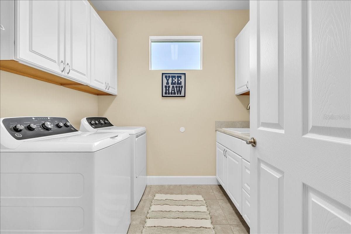 Single Family Residence at 2615 VAREO CT, CAPE CORAL, photo 28 of 48
