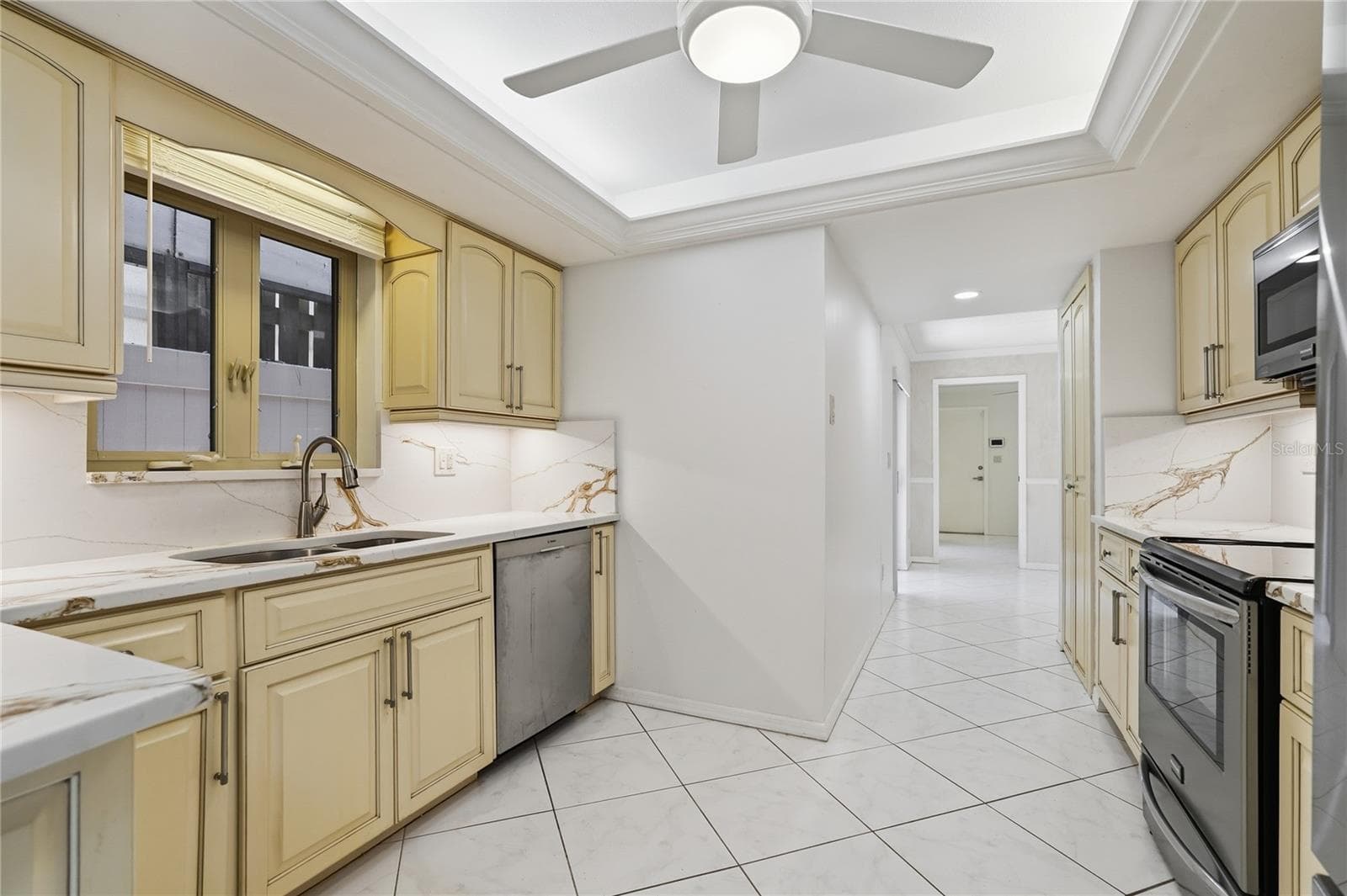 Kitchen - 3071 BOLT DR, PALM HARBOR