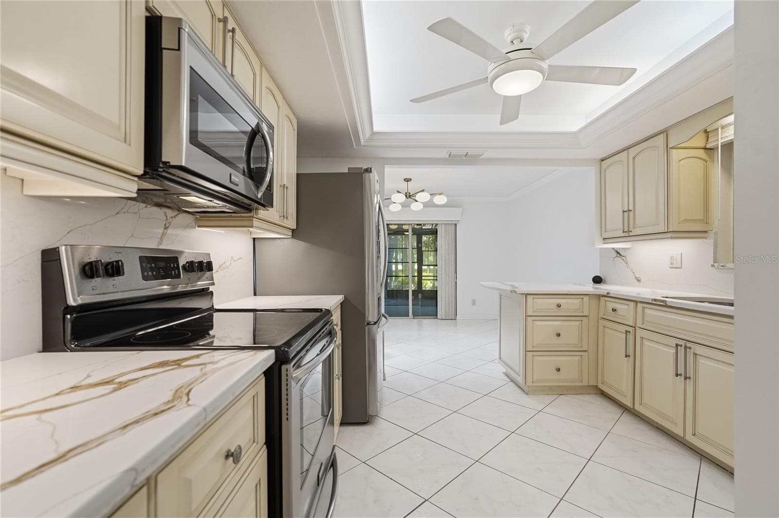 Kitchen - 3071 BOLT DR, PALM HARBOR