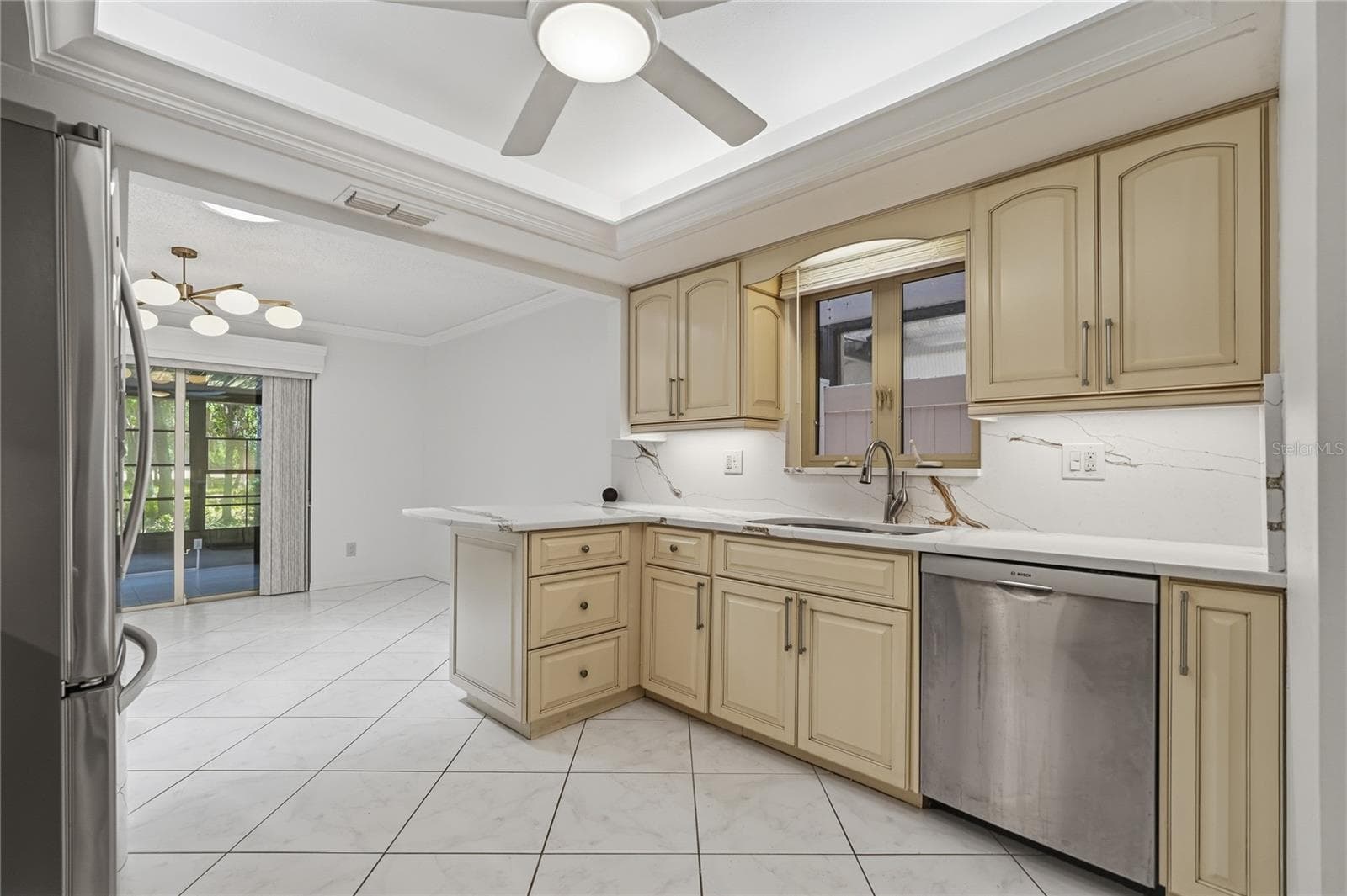 Kitchen - 3071 BOLT DR, PALM HARBOR