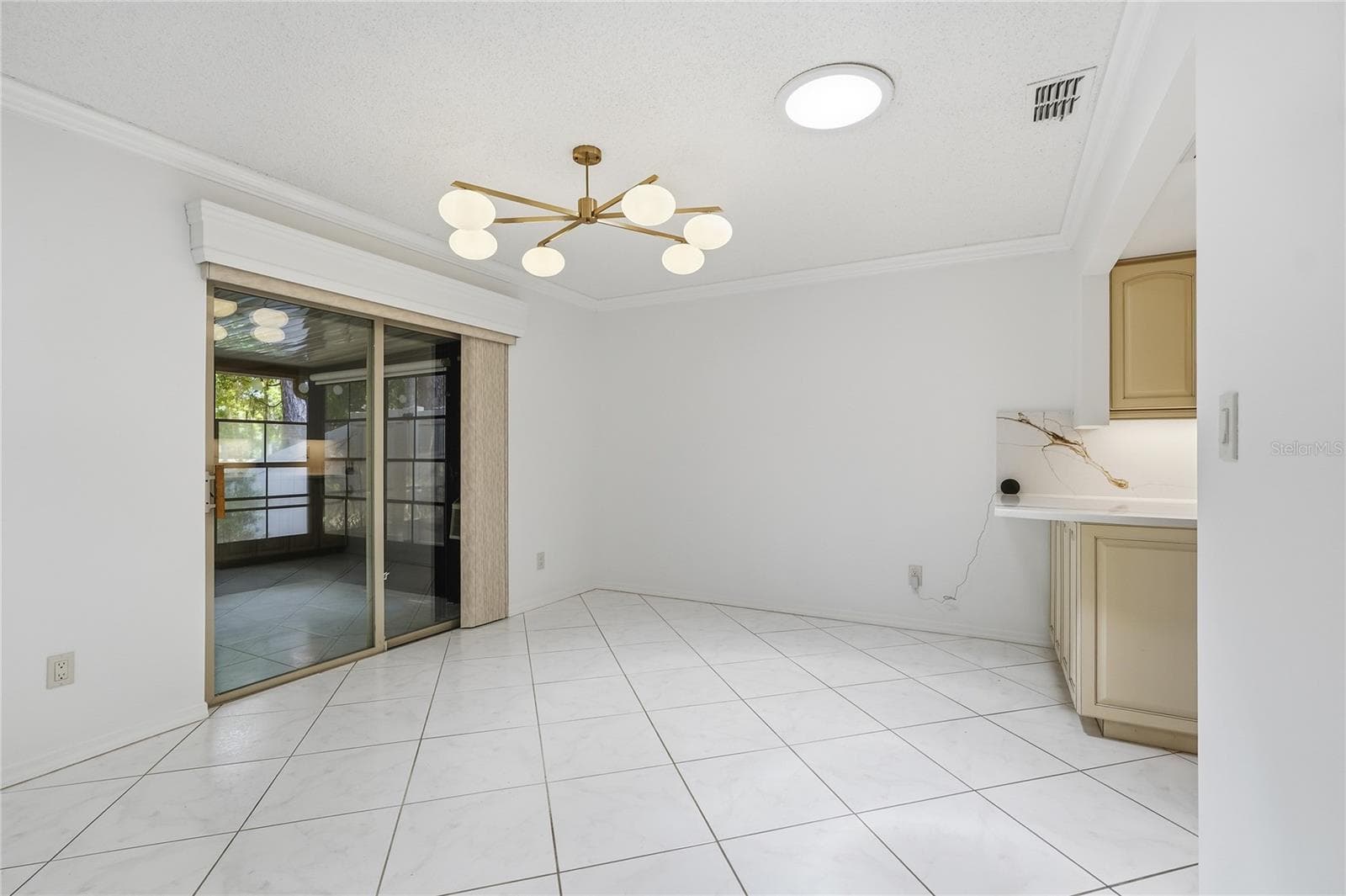 Dinette - 3071 BOLT DR, PALM HARBOR