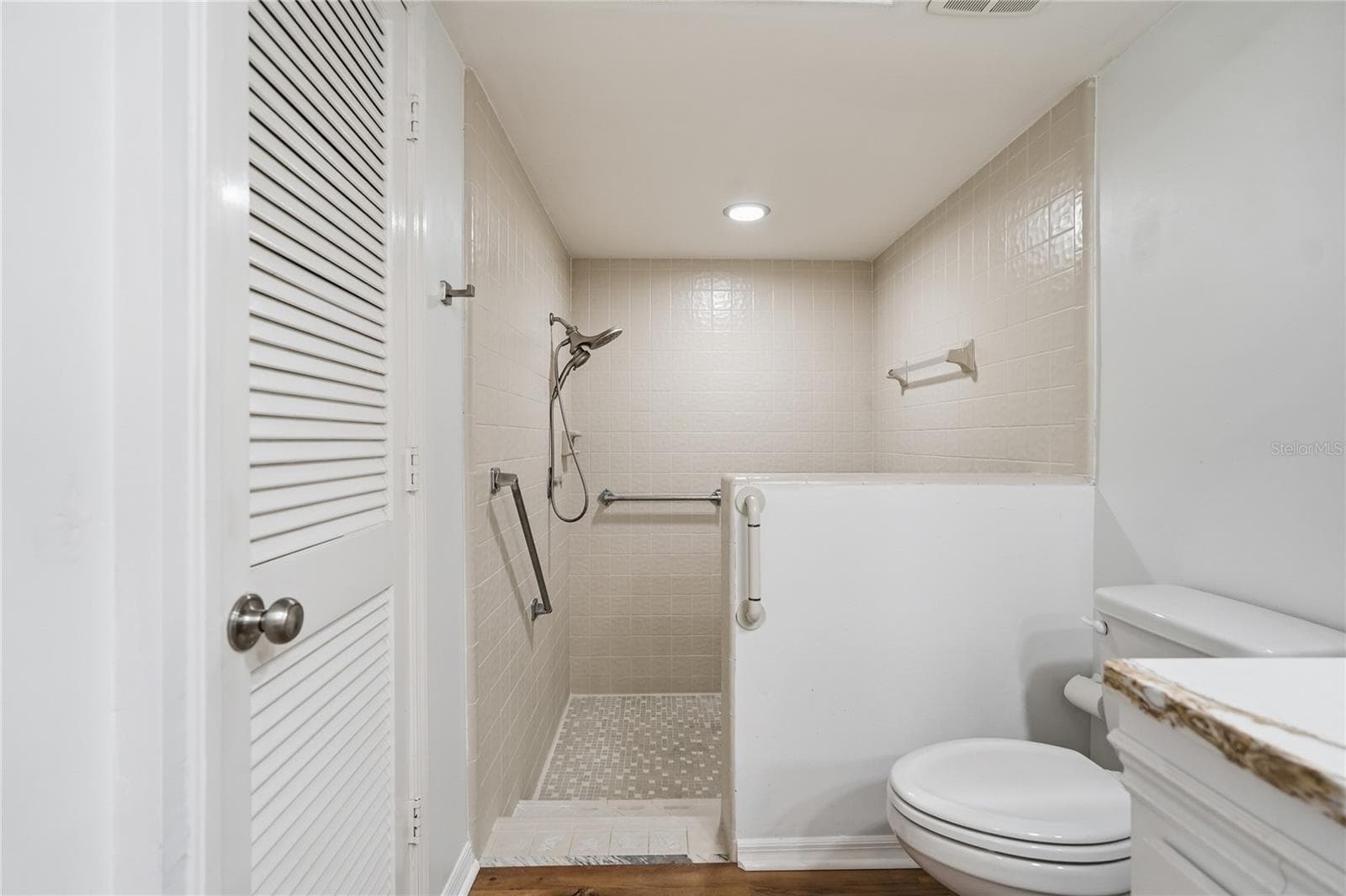 Primary Bathroom - 3071 BOLT DR, PALM HARBOR