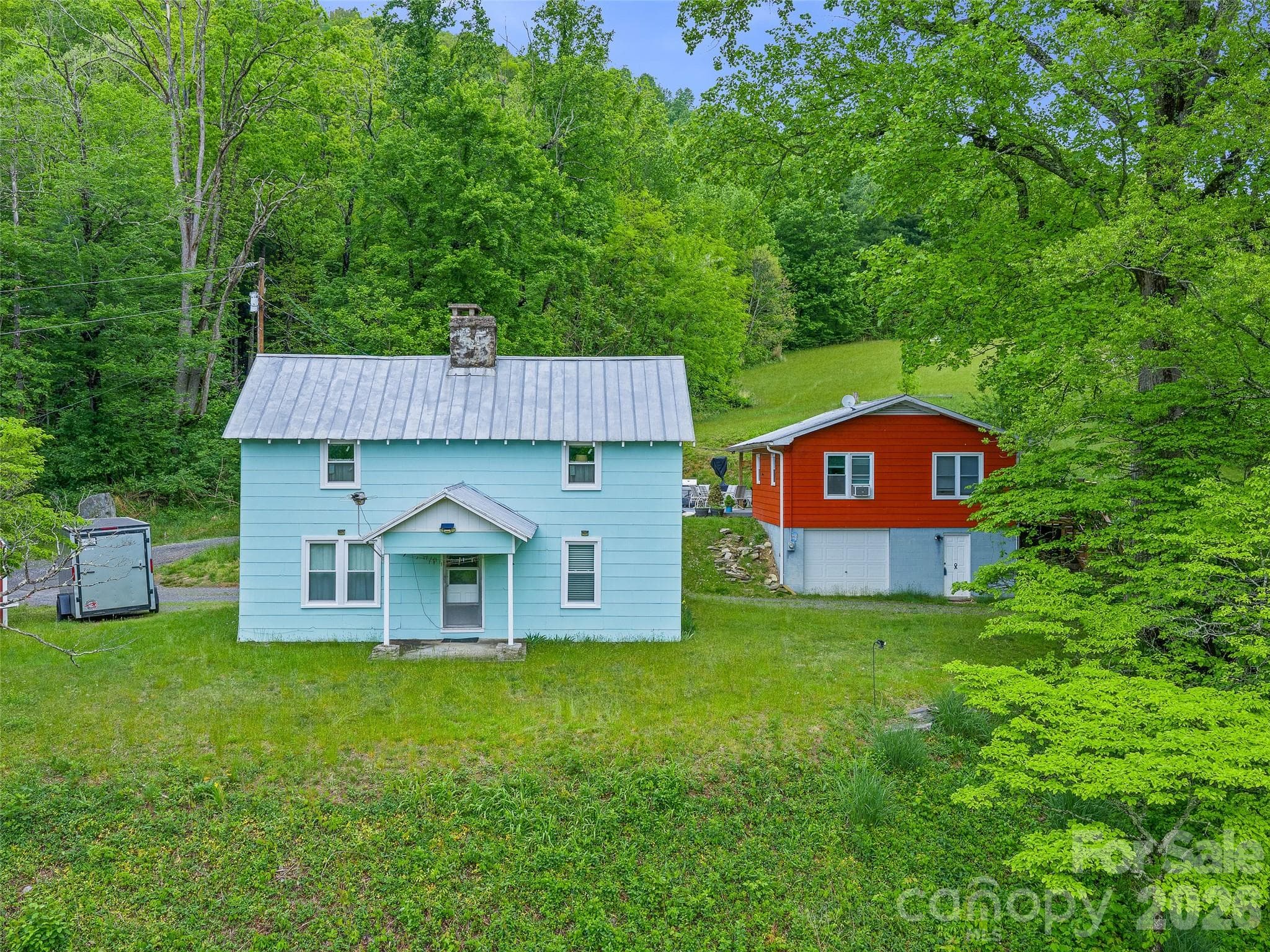 FARM HOUSE AND GARAGE APARTMENT - Black Mountain
