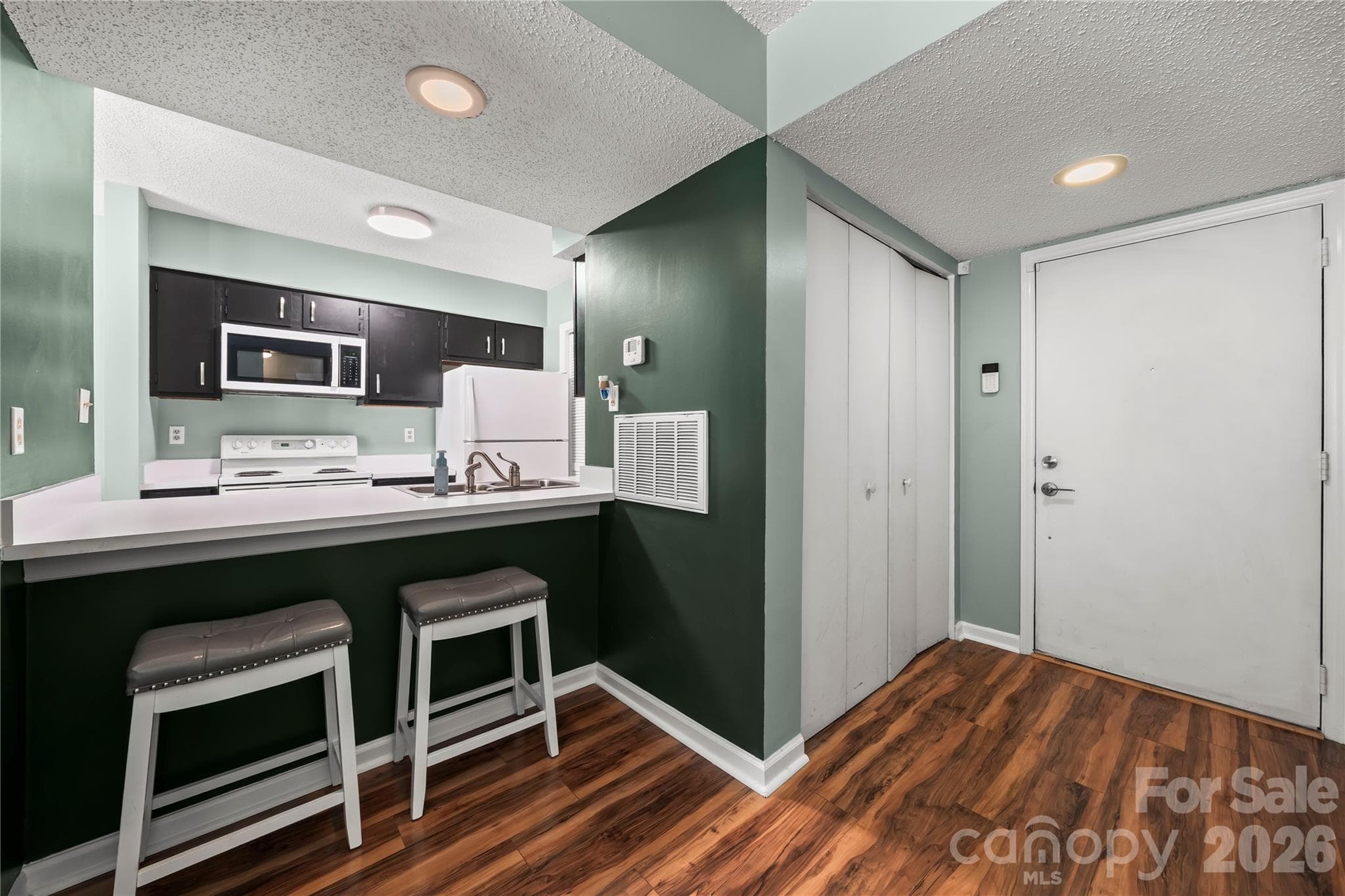 Condominium at 11066 Harrowfield Road, Charlotte, photo 4 of 30