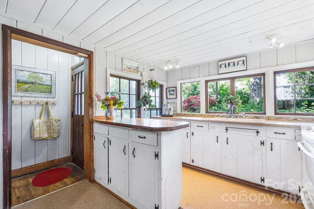 Kitchen and mud room - 2107 Mandarin Boulevard, Charlotte
