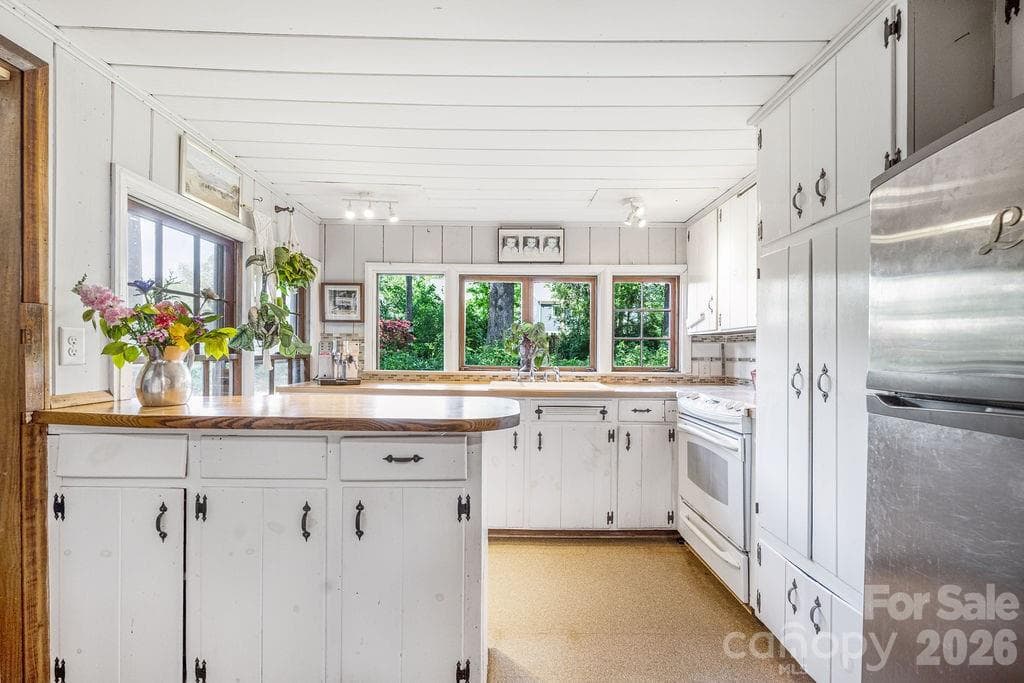 Kitchen - 2107 Mandarin Boulevard, Charlotte