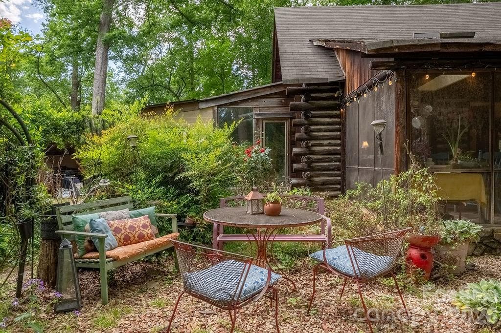 Garden - 2107 Mandarin Boulevard, Charlotte
