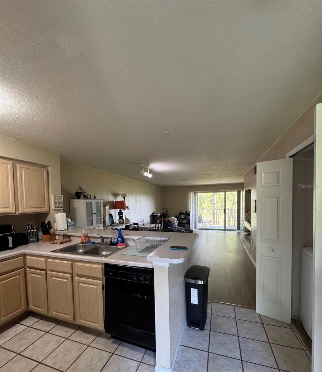 Condominium at 13953 FAIRWAY ISLAND DR #633, ORLANDO, photo 4 of 25